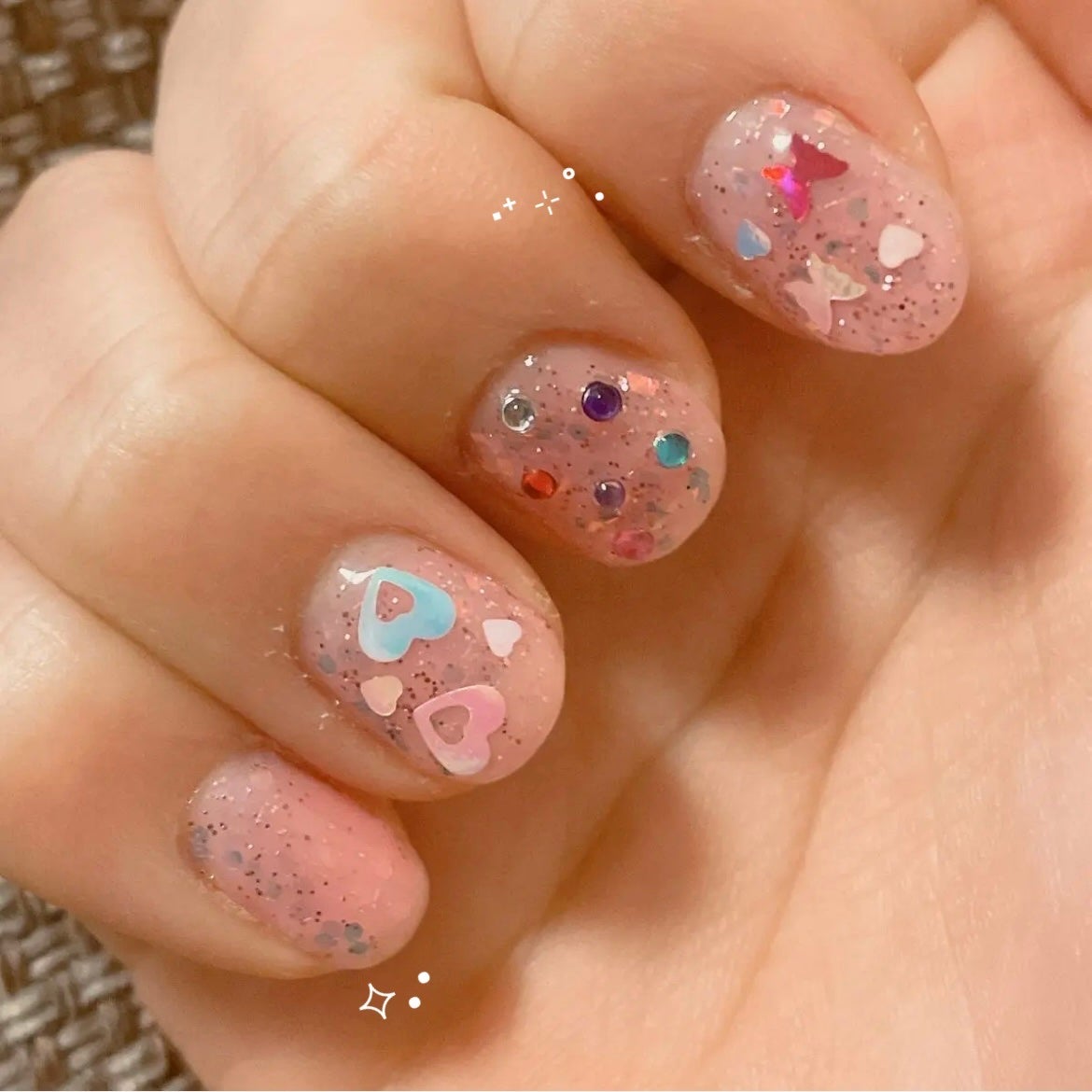 𐔌՞ . .՞ 𐦯 on LIPS 「〖キラキラピンクネイル🎀💕💓💗〗使ったもの⬇️📌#セリアSHジ..」(1枚目)