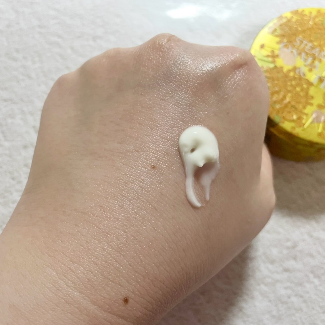 STEAMCREAM スチームクリーム キンモクセイ＆茶のクチコミ「スチームクリーム
キンモクセイ&茶

＼秋のご褒美ケア／
秋になると街角でふわっと香るキンモク.....」（3枚目）