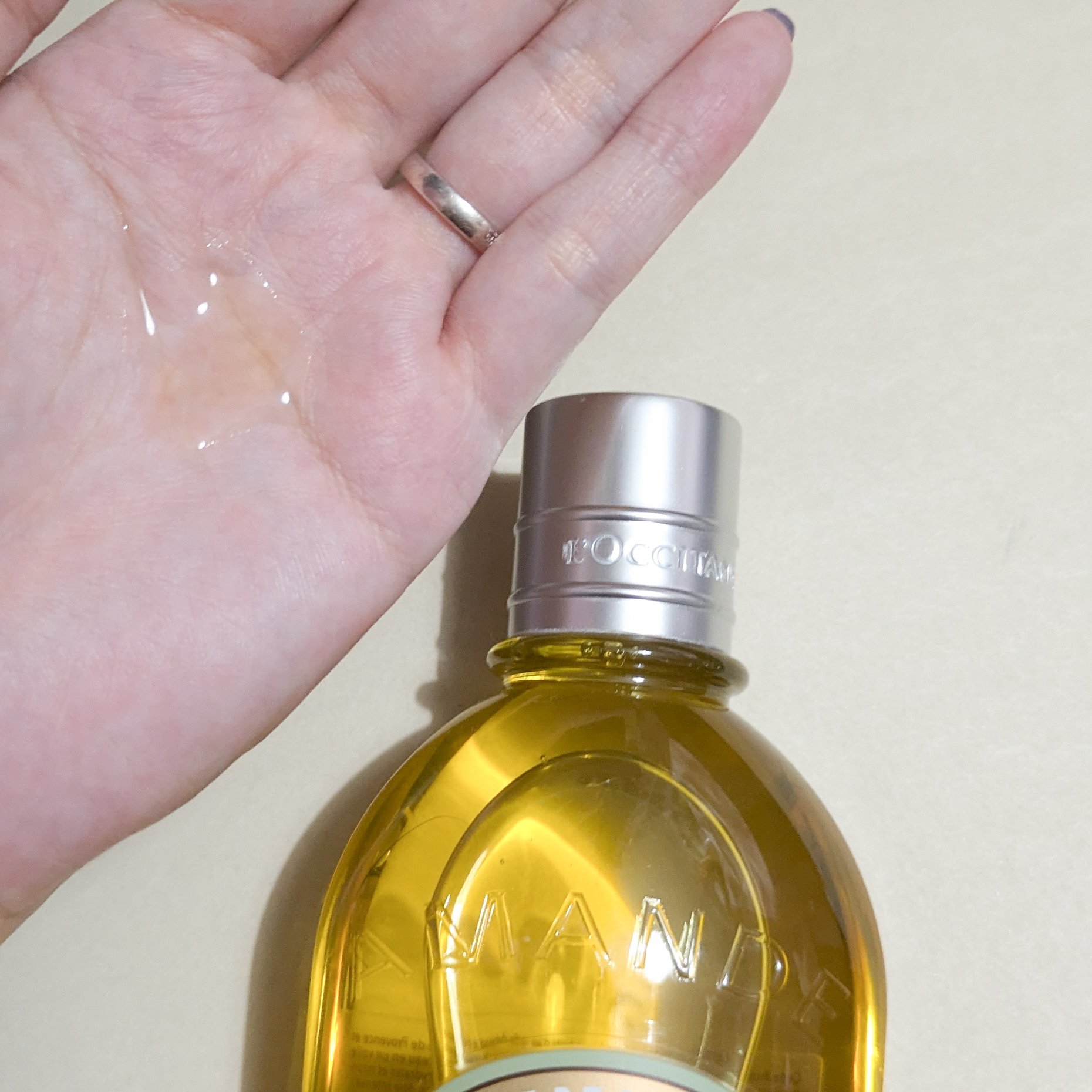 アーモンド モイスチャライジングシャワーオイル/L'OCCITANE/ボディソープを使ったクチコミ（3枚目）