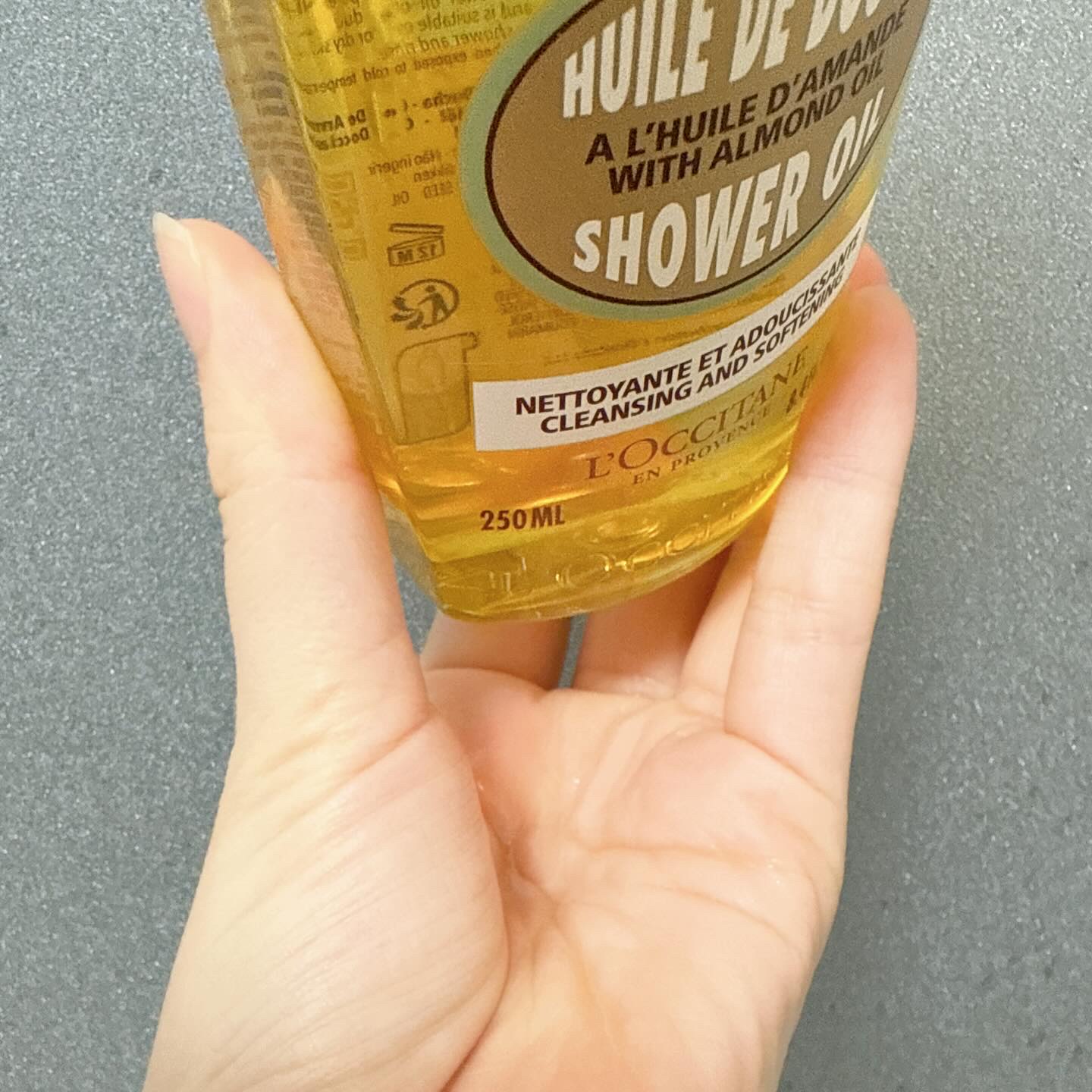 アーモンド モイスチャライジングシャワーオイル/L'OCCITANE/ボディソープを使ったクチコミ（2枚目）