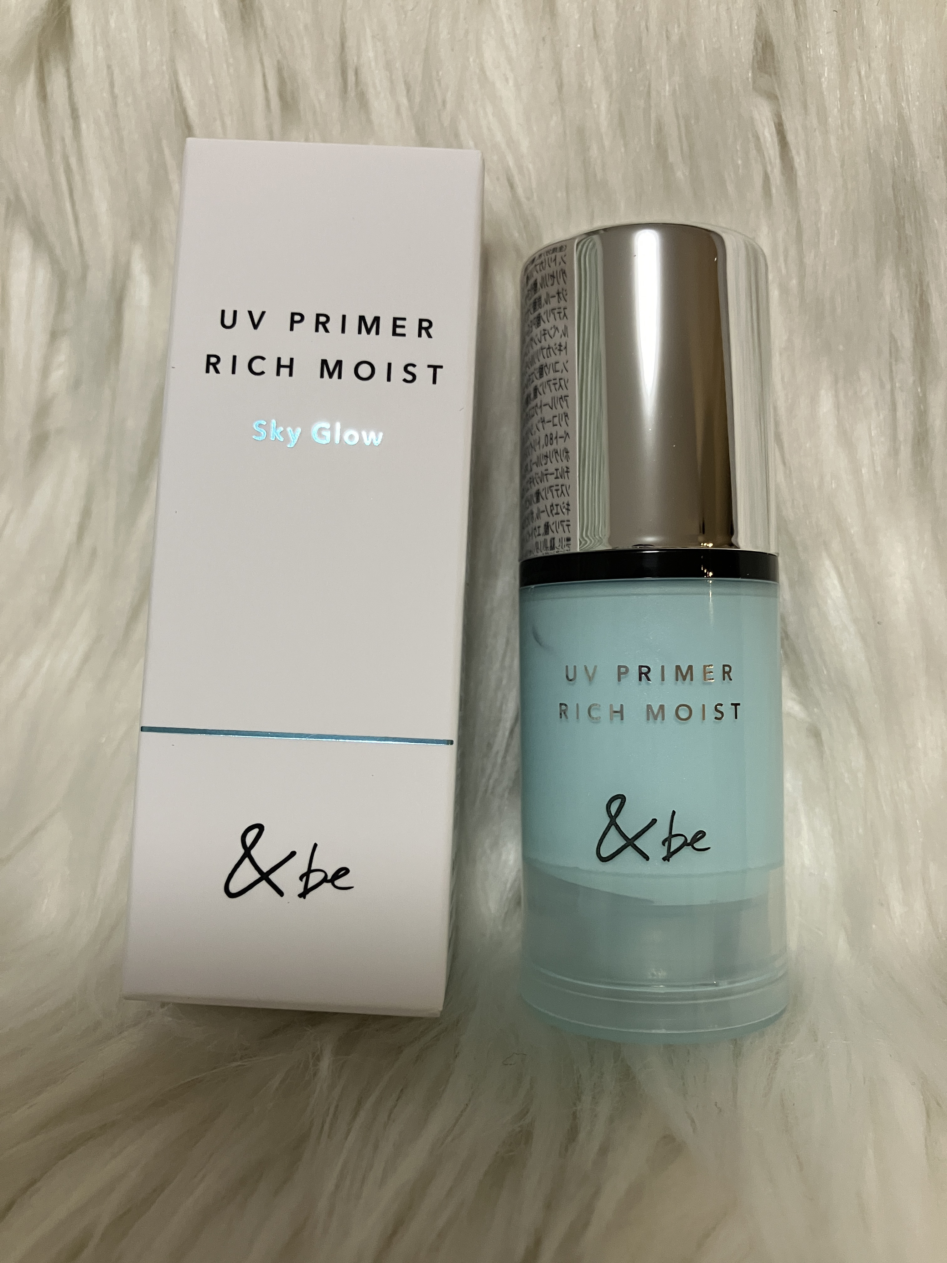 🩵スカイグロウ ミニ🩵

ポケモンだったか？限定発売された時からかなり気になってました！

定番化されたのでいつか買おうと思っていたら、まさかのリニューアルでミニサイズ登場！
速攻買いました😍

ブルーの下地ってただでさえ珍しいのに、