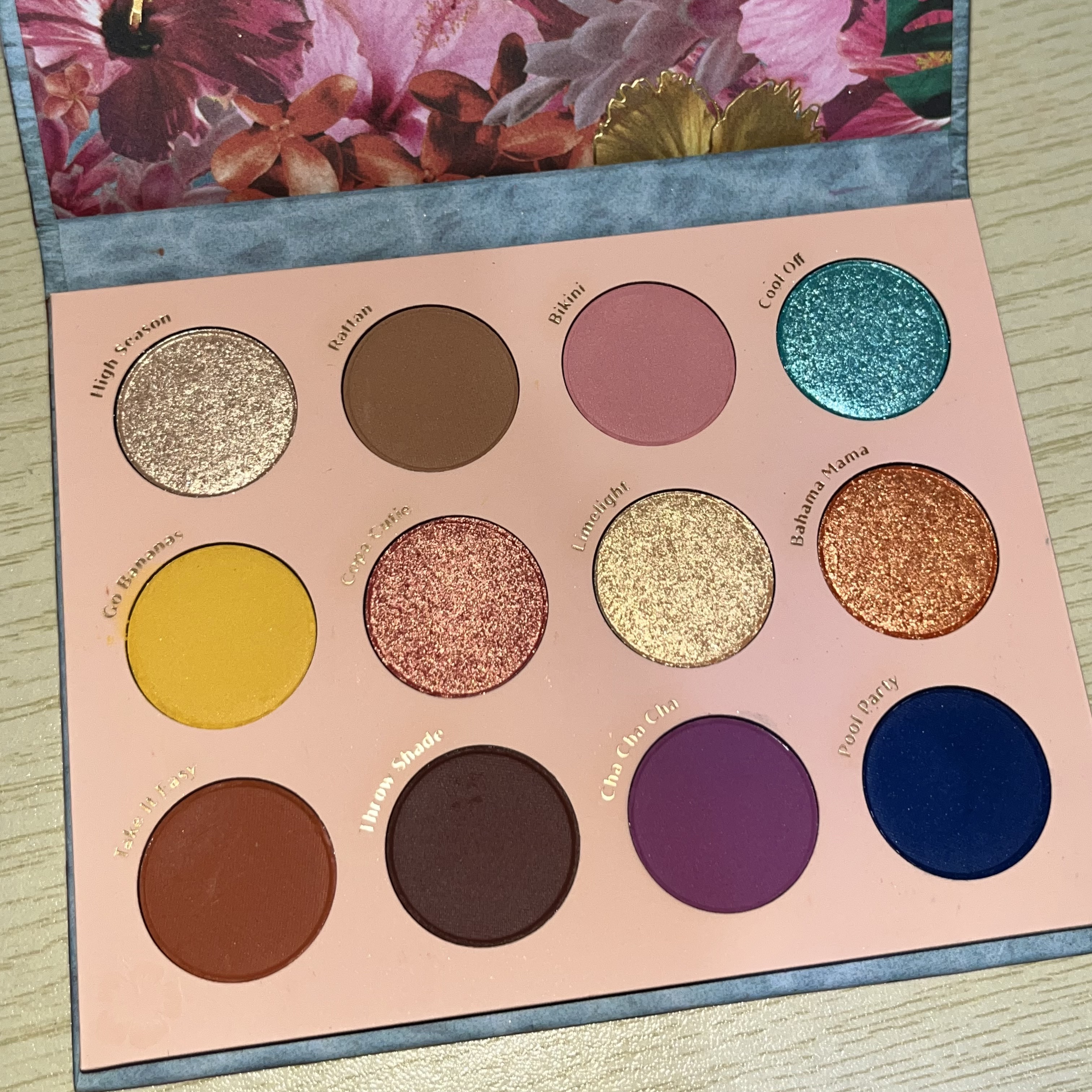  カバナクラブ/ColourPop/アイシャドウパレットを使ったクチコミ（1枚目）