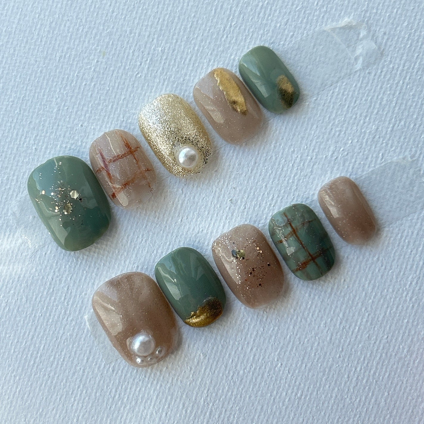 nail_c_tip フォロバ on LIPS 「◻︎独学セルフネイル◻︎チビ爪でも出来るネイル◻︎プチプラ10..」(1枚目)