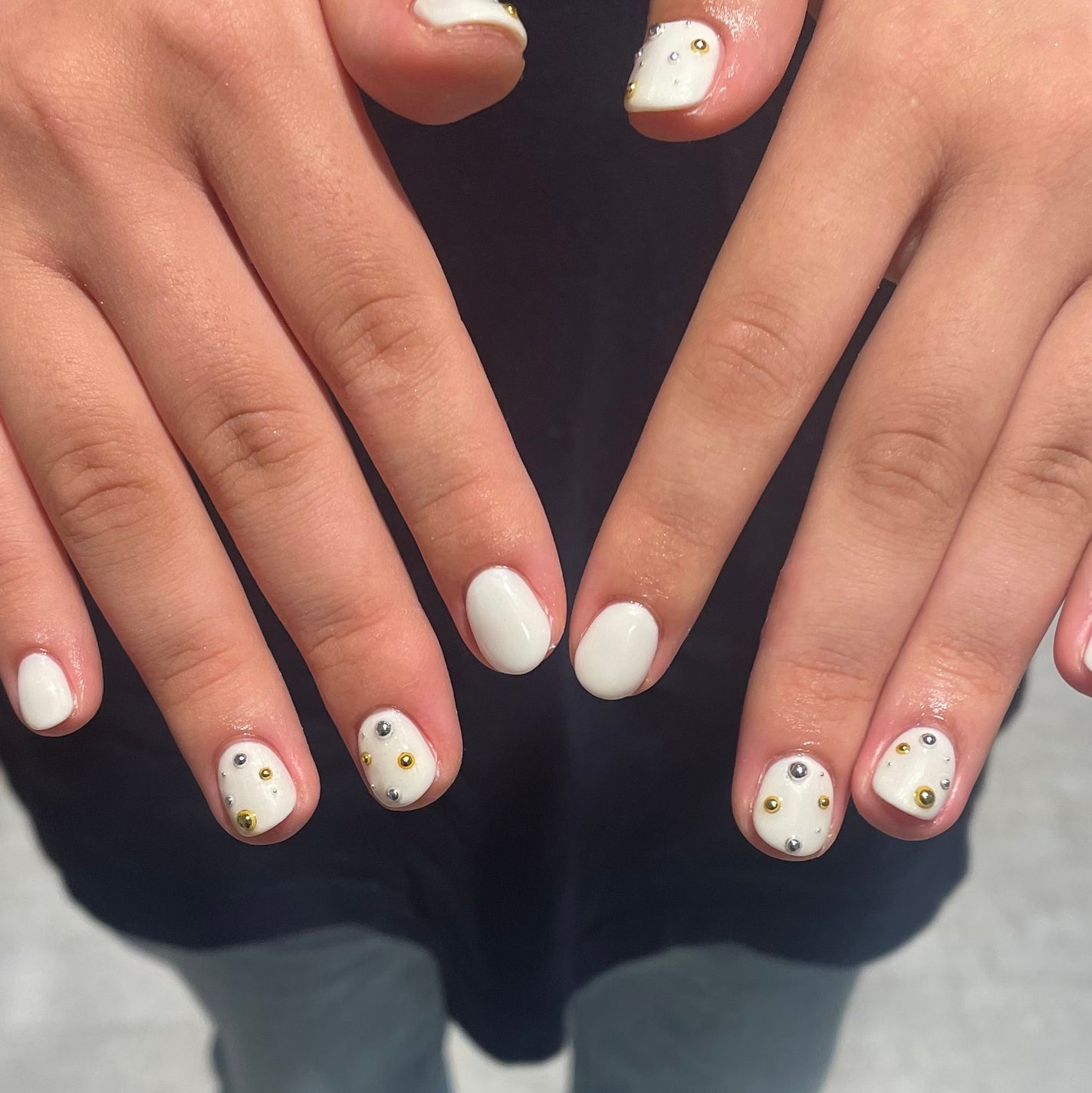 𐔌՞ . .՞ 𐦯 on LIPS 「🤍いいね、保存嬉しいです🎶#ネイル#ジェルネイル#垢抜け#ネ..」(1枚目)