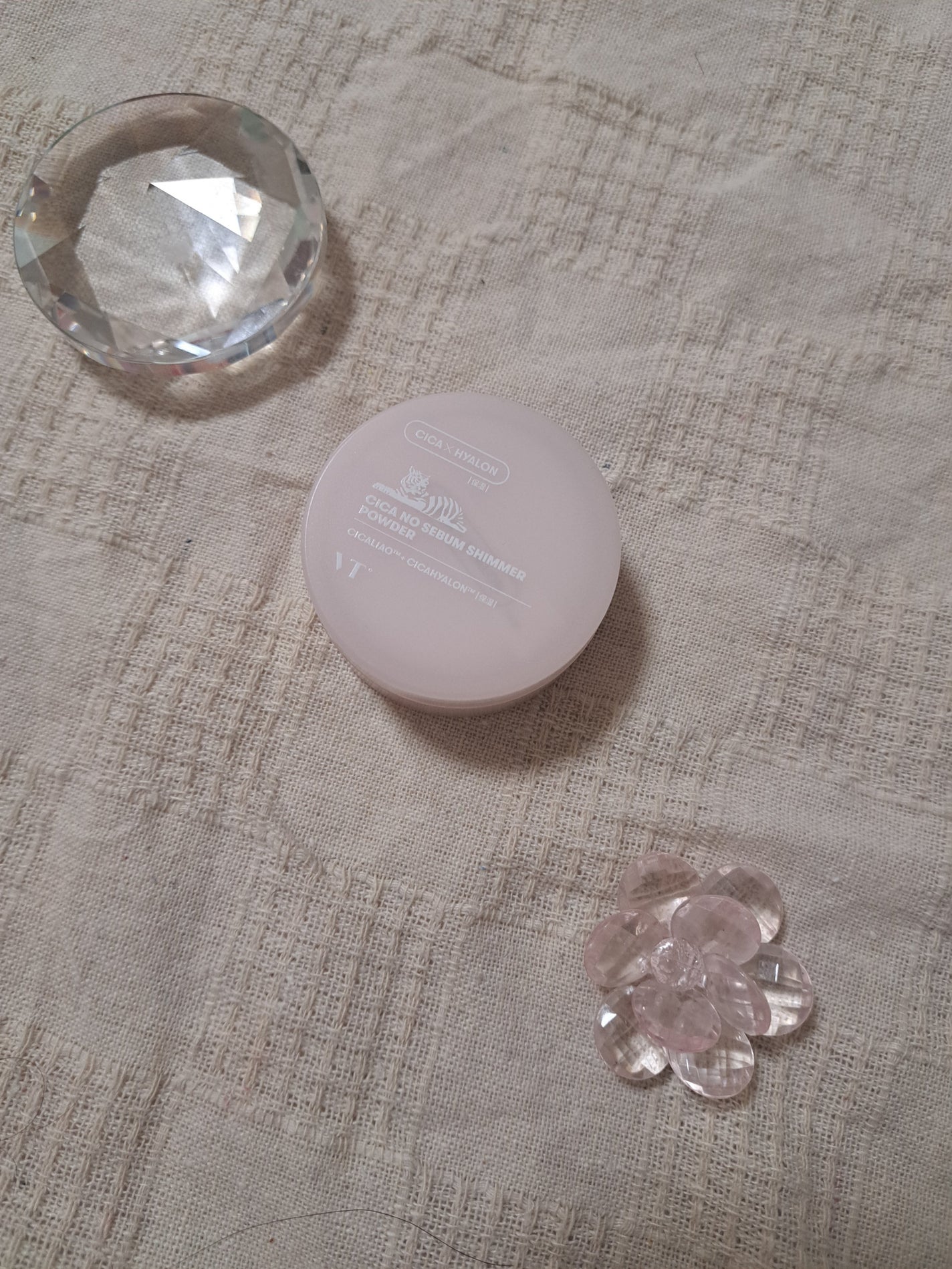 CICA ノーセバムシマーパウダー/VT/ルースパウダーを使ったクチコミ(4枚目)