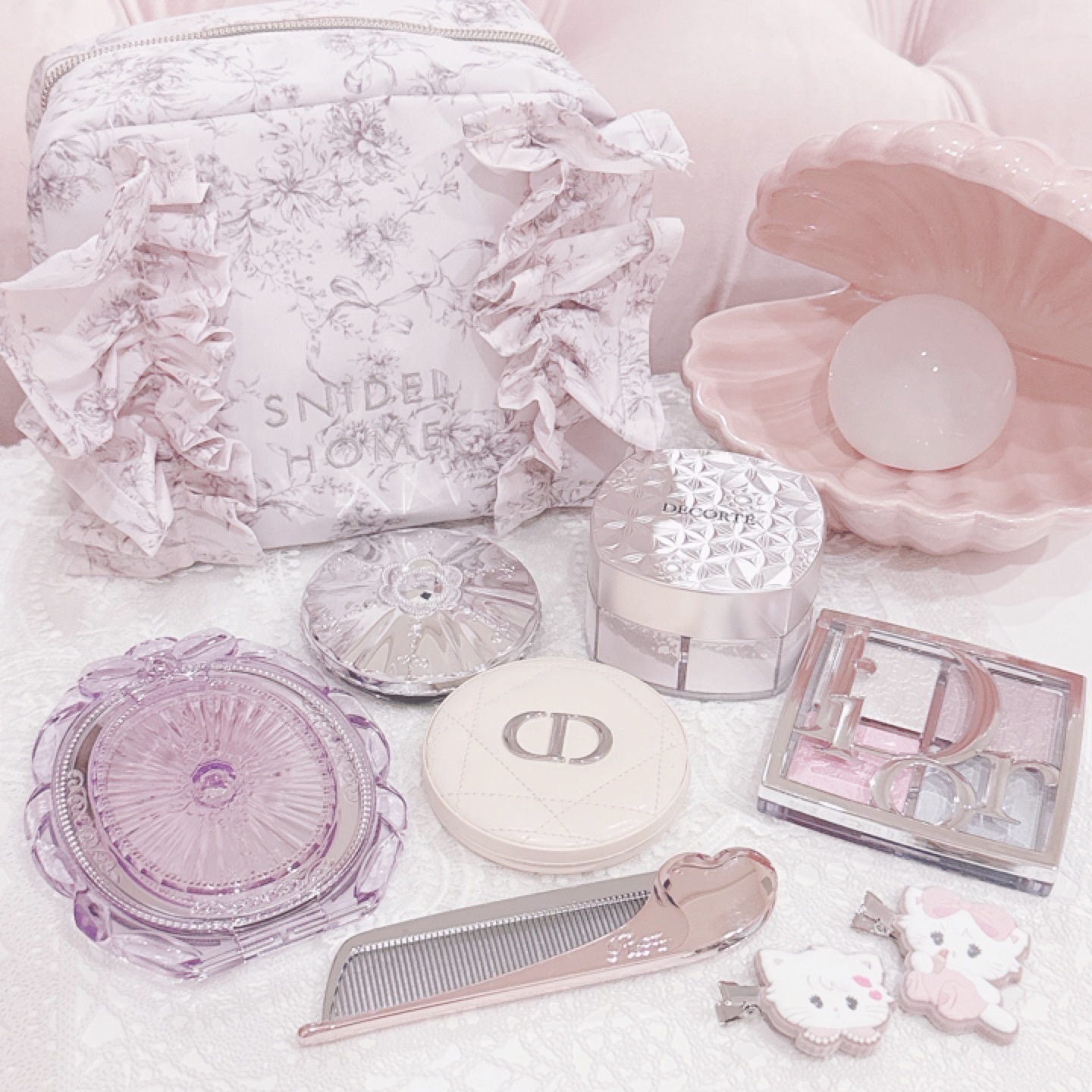 sweetの付録のお気に入りポーチ🎀
大容量で沢山入るから買って良かった🫶🏻

#新作コスメ#プチプラコスメ#美容垢#美容オタク#コスメオタク#美容マニア#コスメ#コスメ紹介#コスメレビュー#コスメ好き#コスメ好きさんと繋がりたい#メ