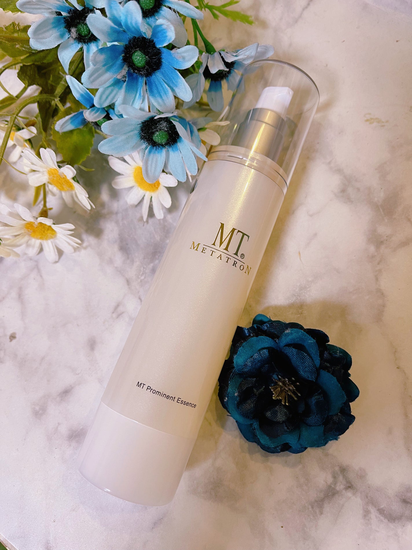 オタネ on LIPS 「みずみずしく柔らかい、輝きのあるお肌へMTプロミネント・エッセ..」(1枚目)