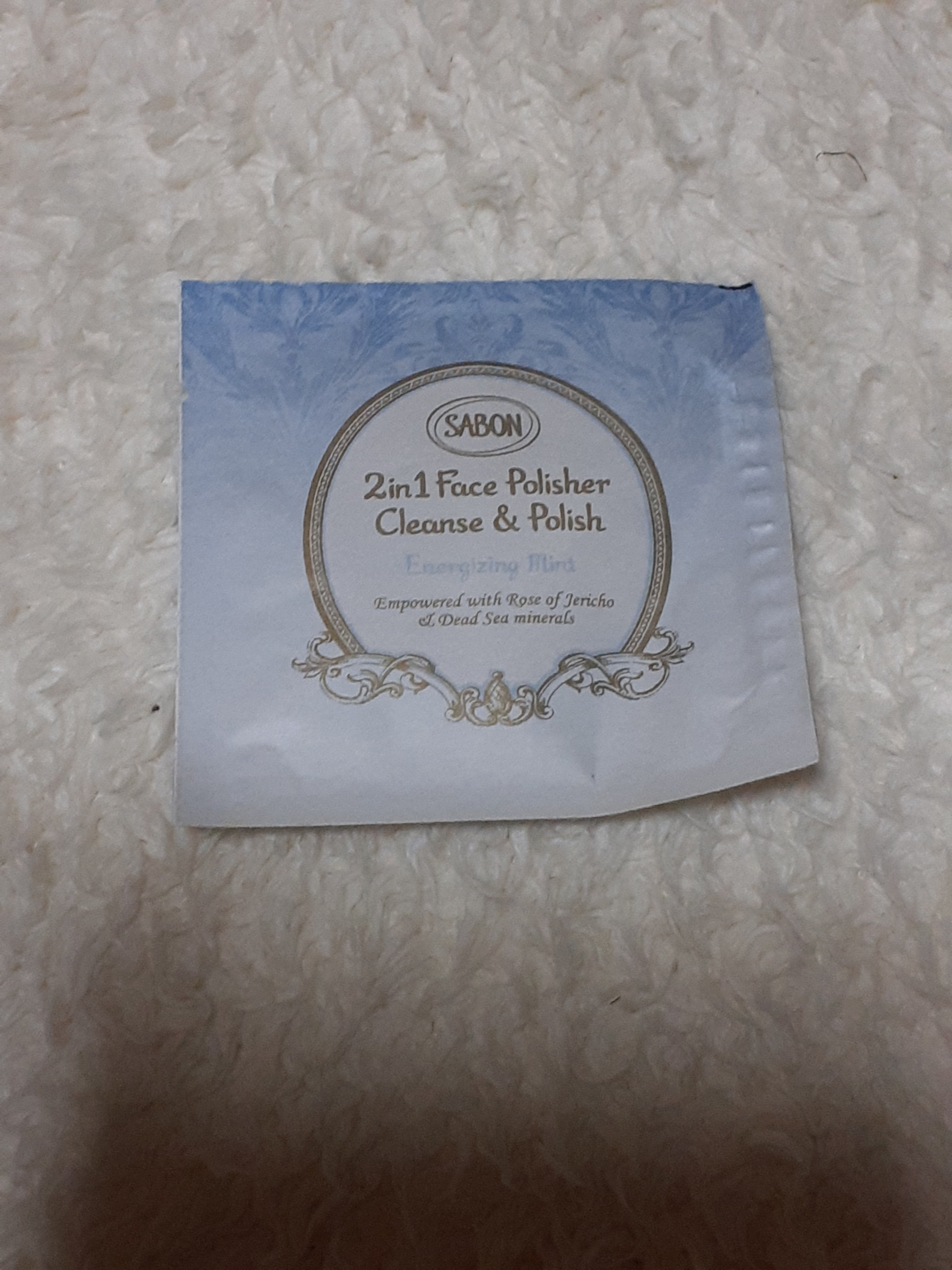 SABON　フェイスポリッシャー リフレッシング　ミント

雑誌の付録でついてきたフェイスポリッシャーリフレッシング。SABONは一度使ってみたかったのでわくわくしました。

ザラザラした粒と細かい粒みたいなのでできていました。結構しっかり
