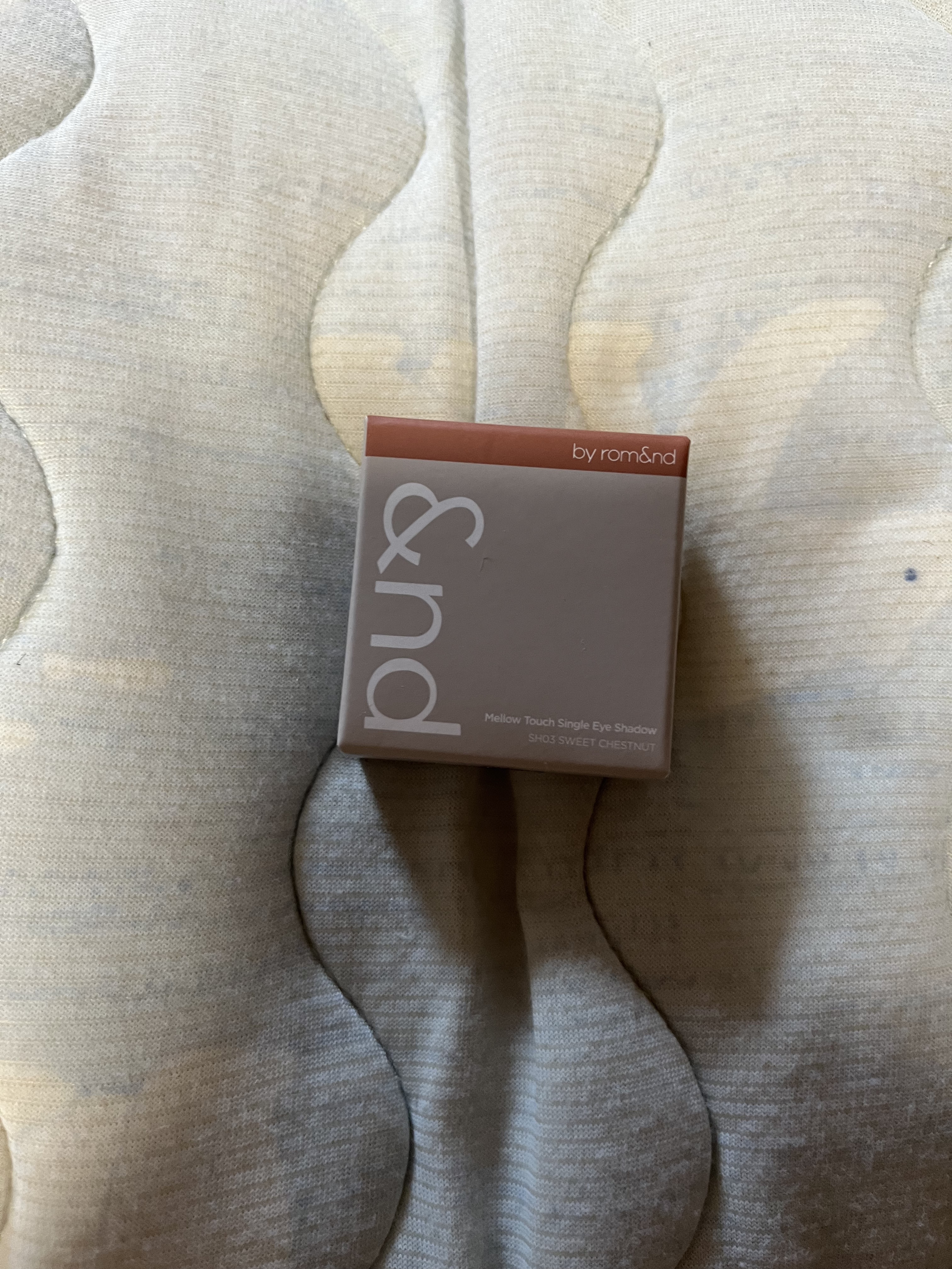 メロウタッチシングルアイシャドウ SH03 Sweet Chestnut/&nd by rom&nd/単色アイシャドウを使ったクチコミ（1枚目）