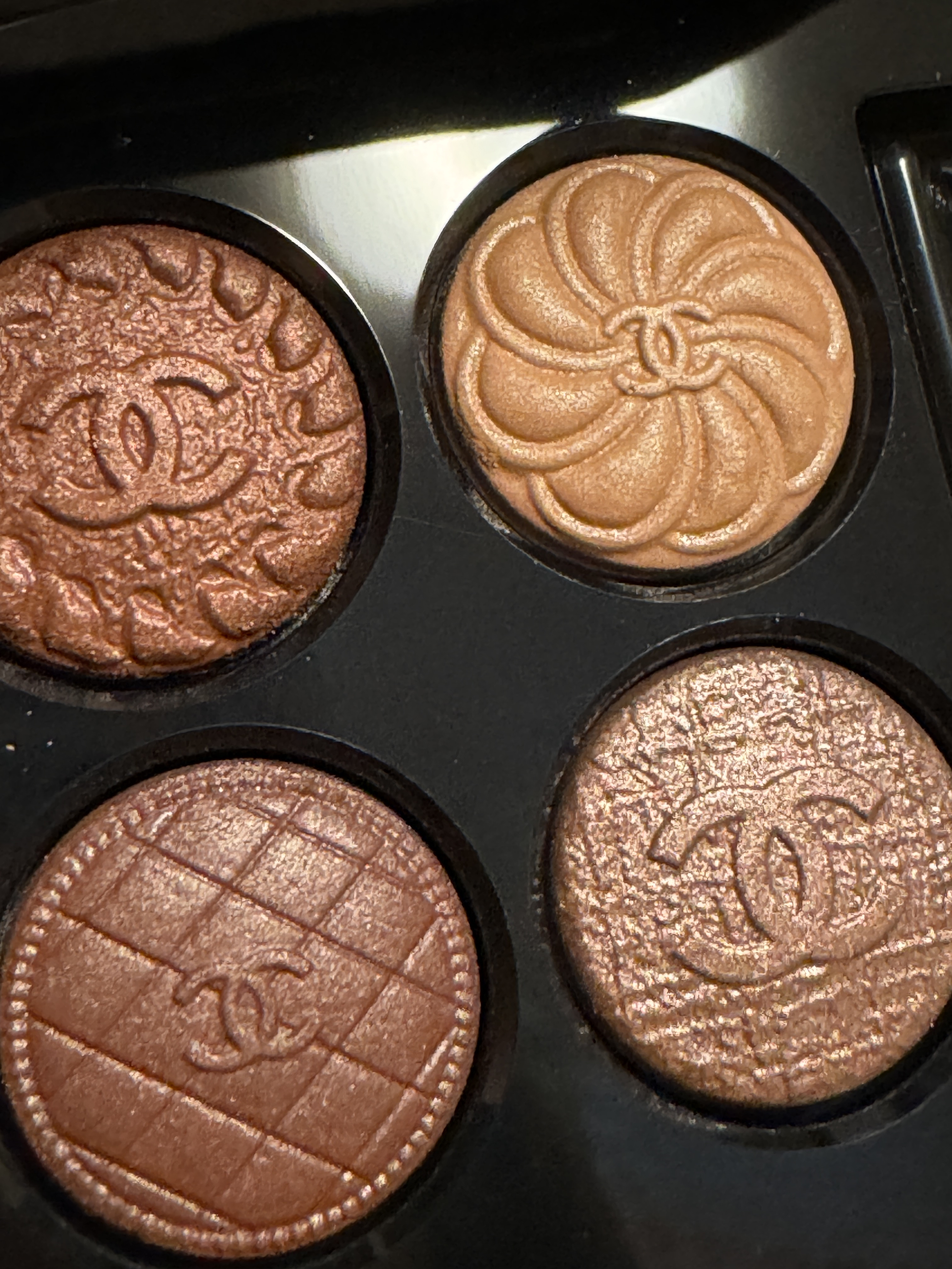 レ キャトル オンブル ブトン/CHANEL/アイシャドウパレットを使ったクチコミ（3枚目）