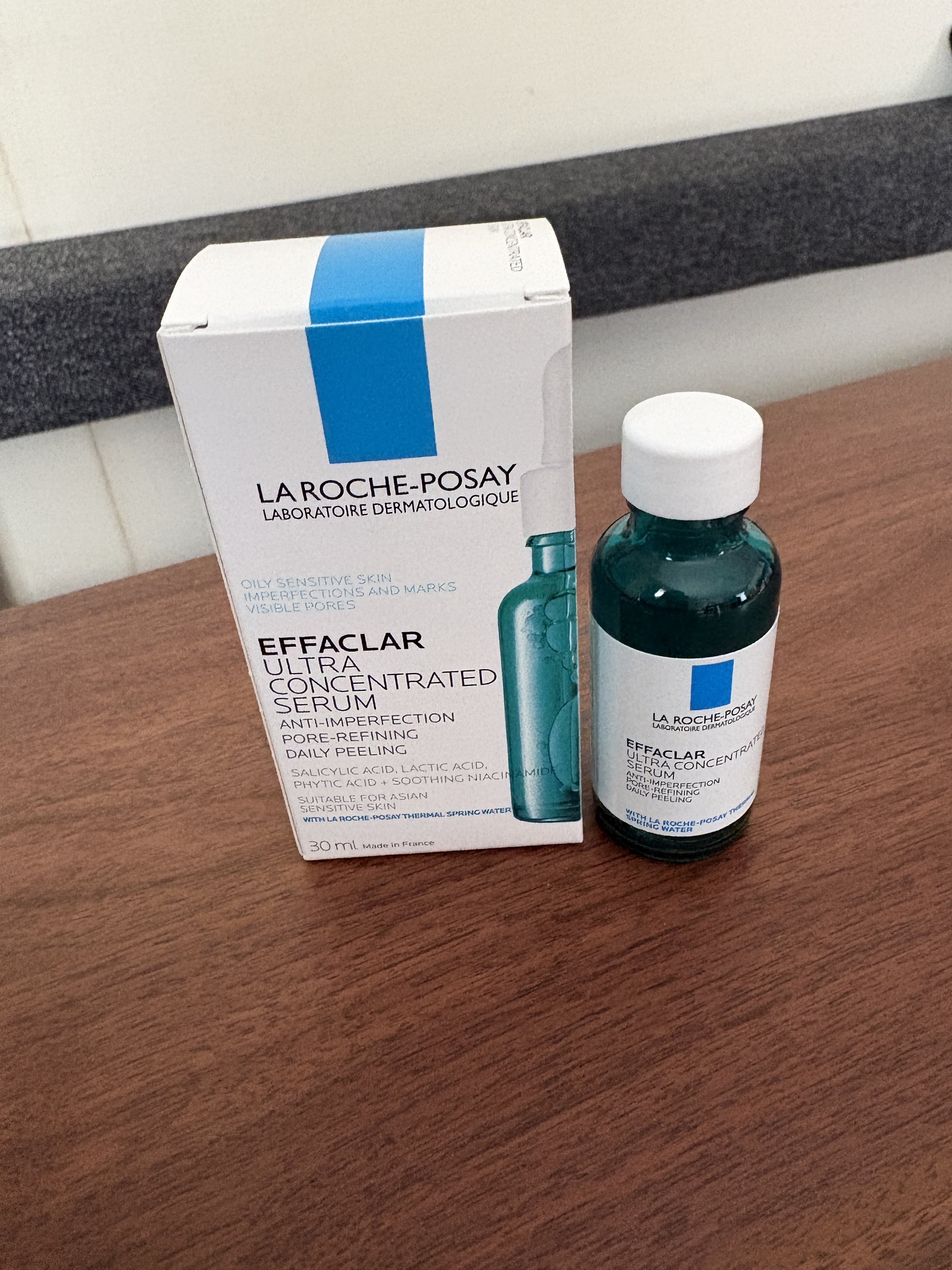 夏が終わって、肌荒れに悩む時期ですね…
早速私の肌は、乾燥が始まってます🌀
そんな中で素敵なギフトが、、🎁

ラ ロッシュ ポゼエファクラ ピールケア セラムです💚私的に、肌が弱いので敏感肌用の美容液があることがすごく助かります…🥺