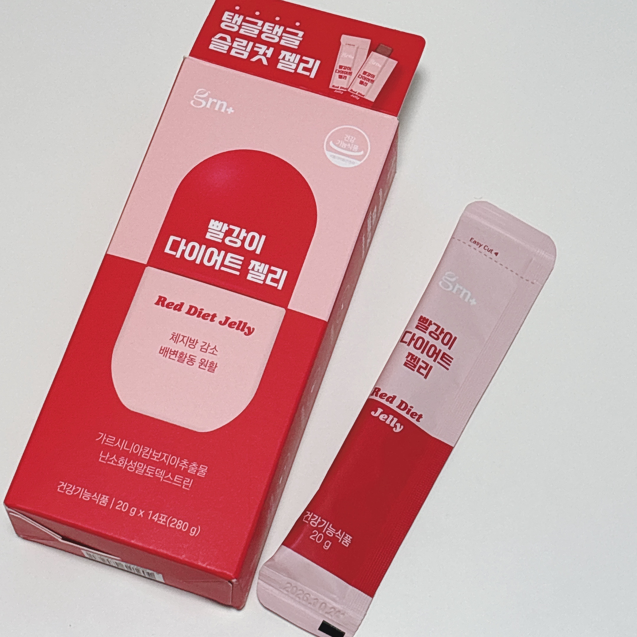 안녕하세요~ 엠입니다!!
こんにちは！えむです☺︎

grn+様よりレッドダイエットゼリーを
いただいたので、レビューしていこうと思います！

【特徴】
・さわやかなザクロ味
・厳選された5つの副原料
 エラスターゼ加水分解物、牛乳タンパ