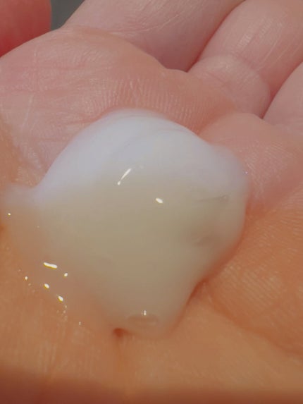 hiritu ヒリツ バランスリペアヘアミルク スムースのクチコミ「.
ドライヤーやアイロンを
毎日使うからこそ、
髪の熱ダメージが
ずっと気になっていました。
.....」(2枚目)