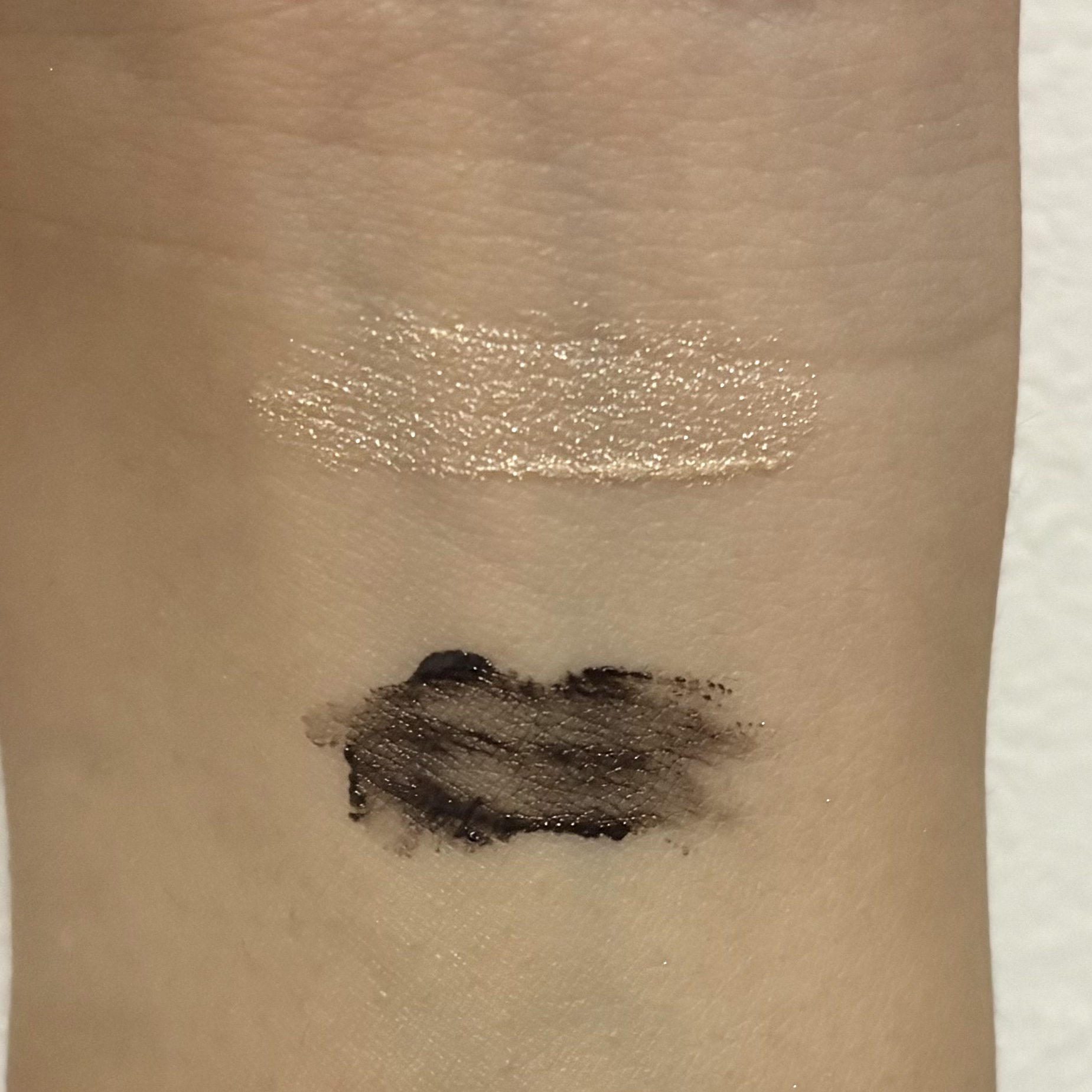 レブロン グロウ ハイライター 002 ムーンライト ゴールド/REVLON/リキッドハイライトを使ったクチコミ（2枚目）