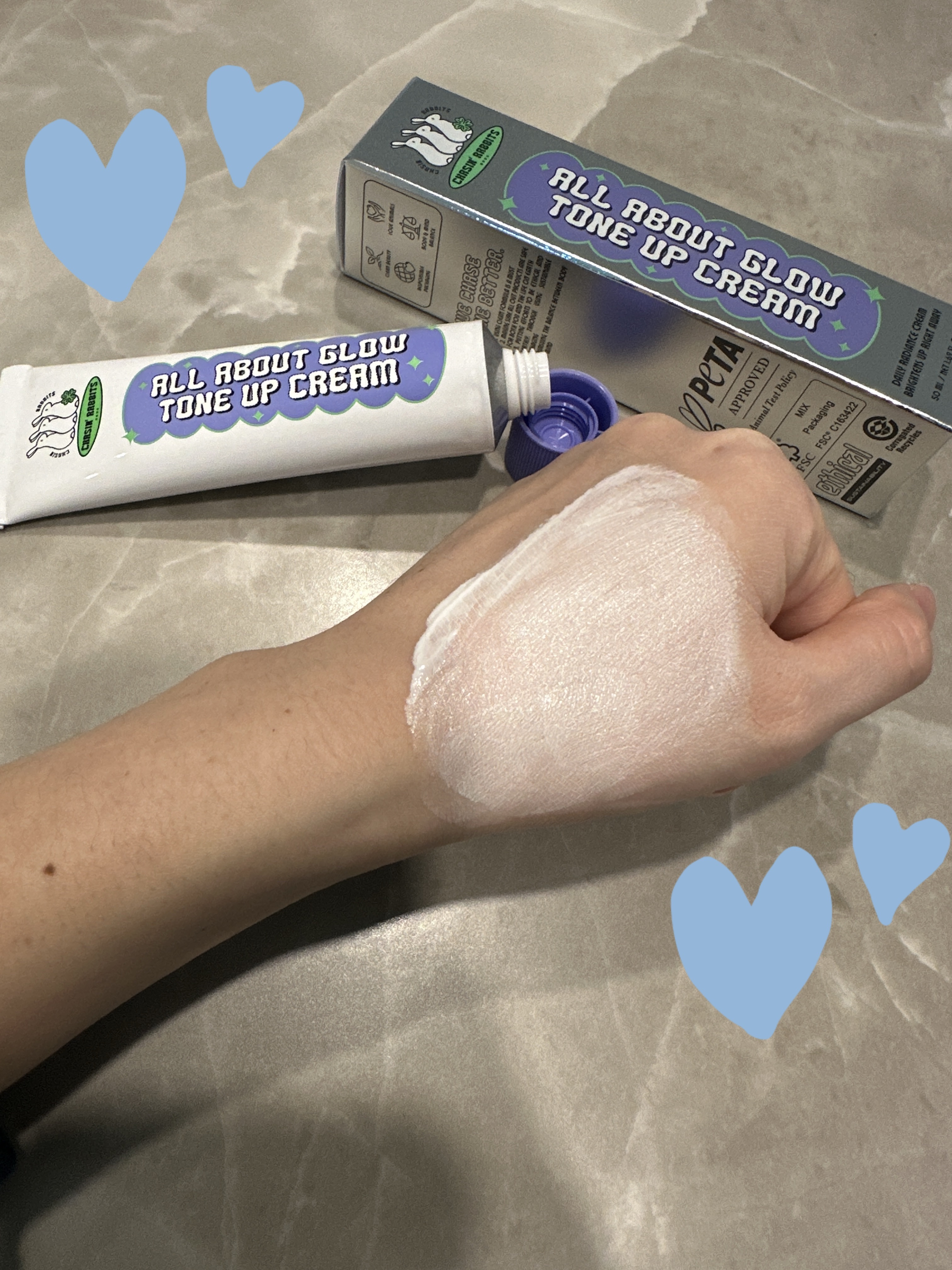 CHASIN'RABBITSのオールアバウトグロウトーンアップクリームのリピート投稿です❤️

緩めのクリームタイプで、伸びるので塗りやすい🫶🏻

伸ばすとくすみを消してくれて白めのクリームが一段とトーンアップ交換を出してくれます🌸
