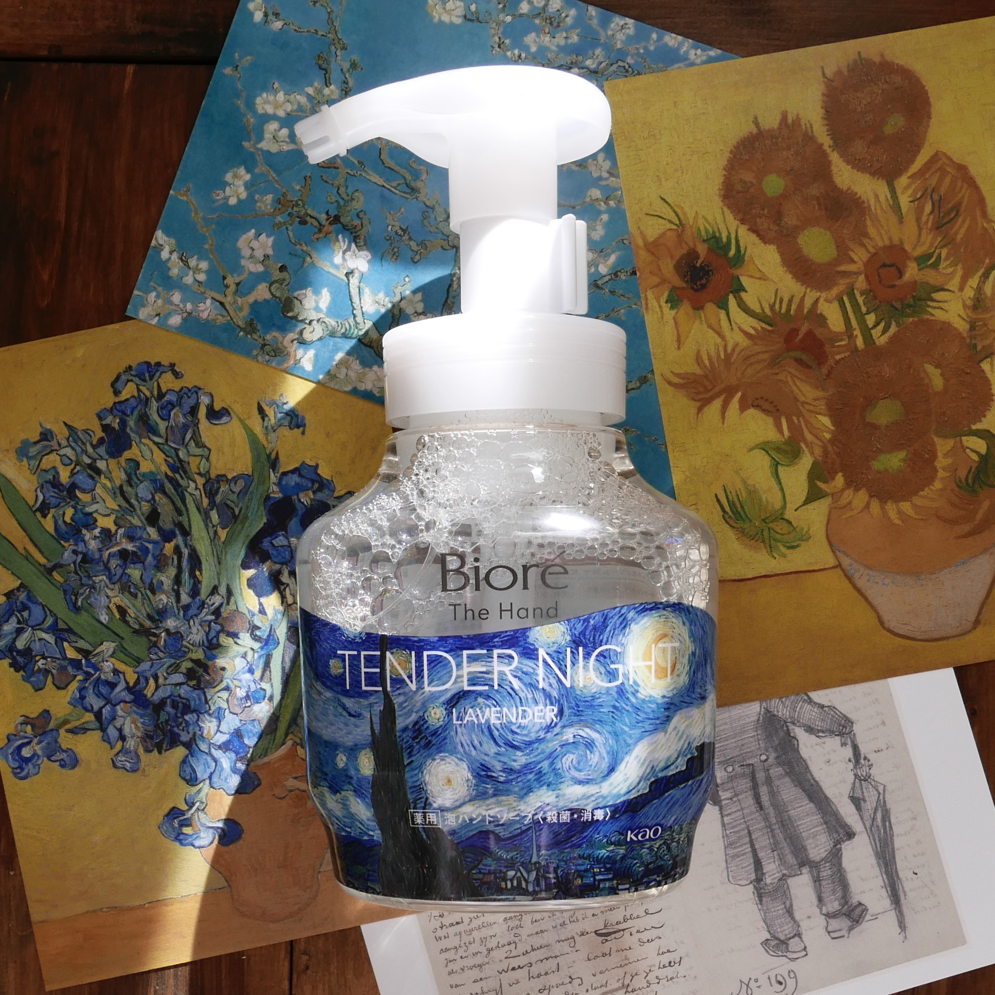 ビオレ ビオレ ザ ハンド 泡ハンドソープ スターライトラベンダーの香りのクチコミ「ゴッホの「星月夜」をイメージしたハンドソープ

ビオレ
ザ ハンド 泡ハンドソープ スターライ.....」（3枚目）