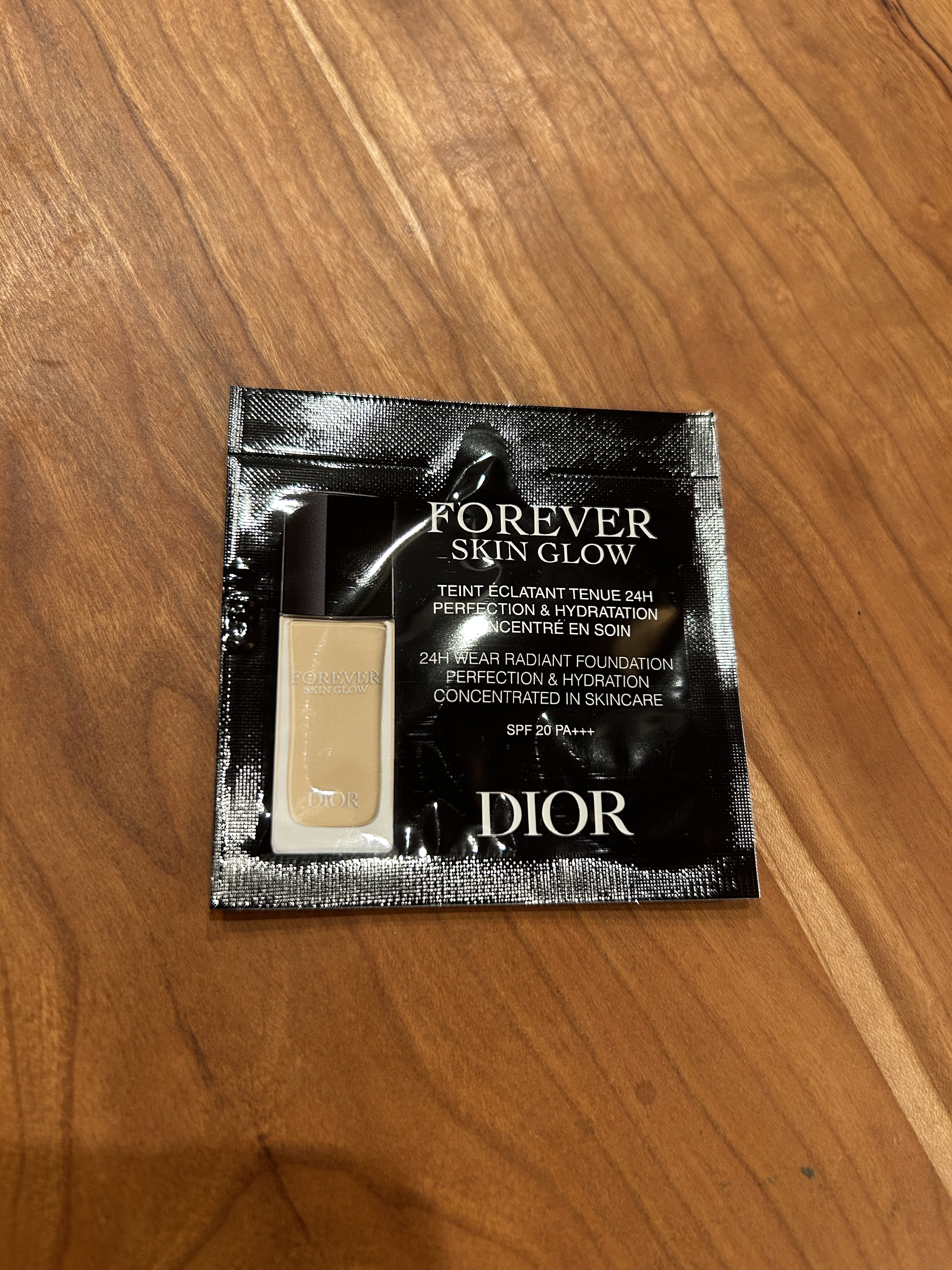 ディオールスキン フォーエヴァー フルイド グロウ 1Nニュートラル/Dior/リキッドファンデーションを使ったクチコミ（1枚目）