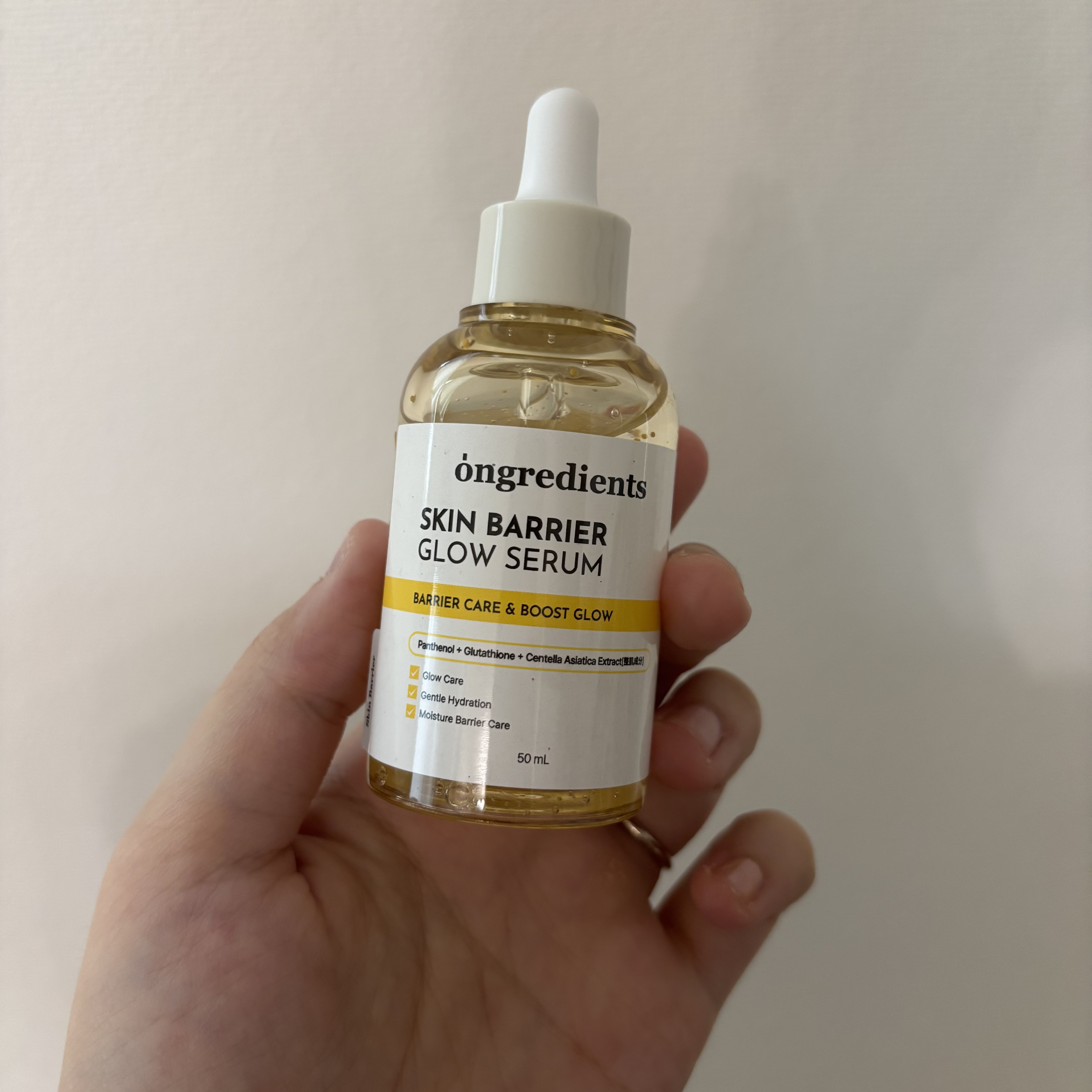 Ongredients
スキンバリアグローセラム💛
⁡
┈
⁡
Ongredientsさまよりお試しさせていただきました𖧷
⁡
純度99%グルタチオンカプセルで
完成する深みのある透明感✨
濃度カプセルをローリングで即効吸収＋透明感のあ