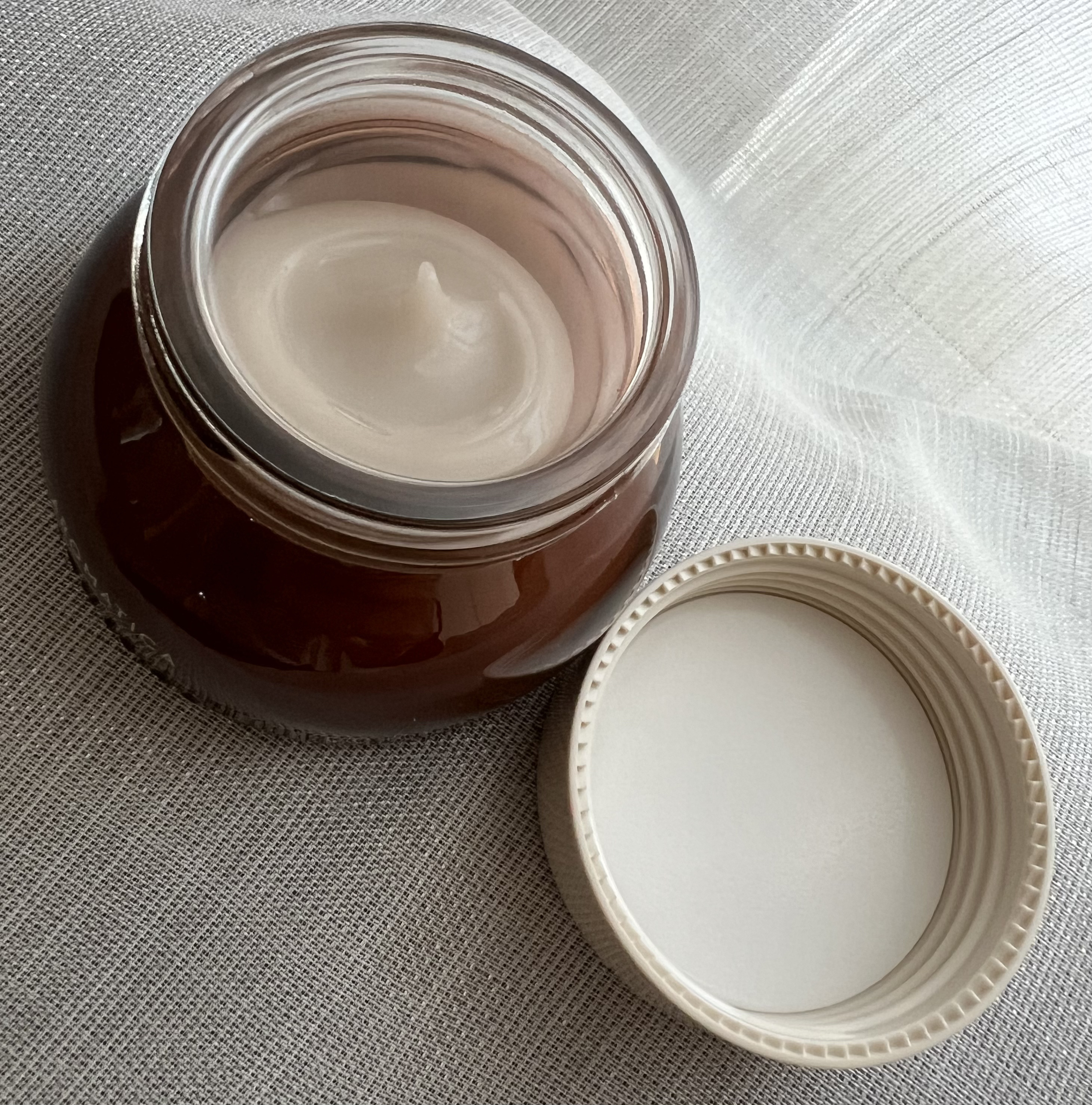 バイタライジングローズマリーファーミングクリーム/AROMATICA/フェイスクリームを使ったクチコミ（2枚目）