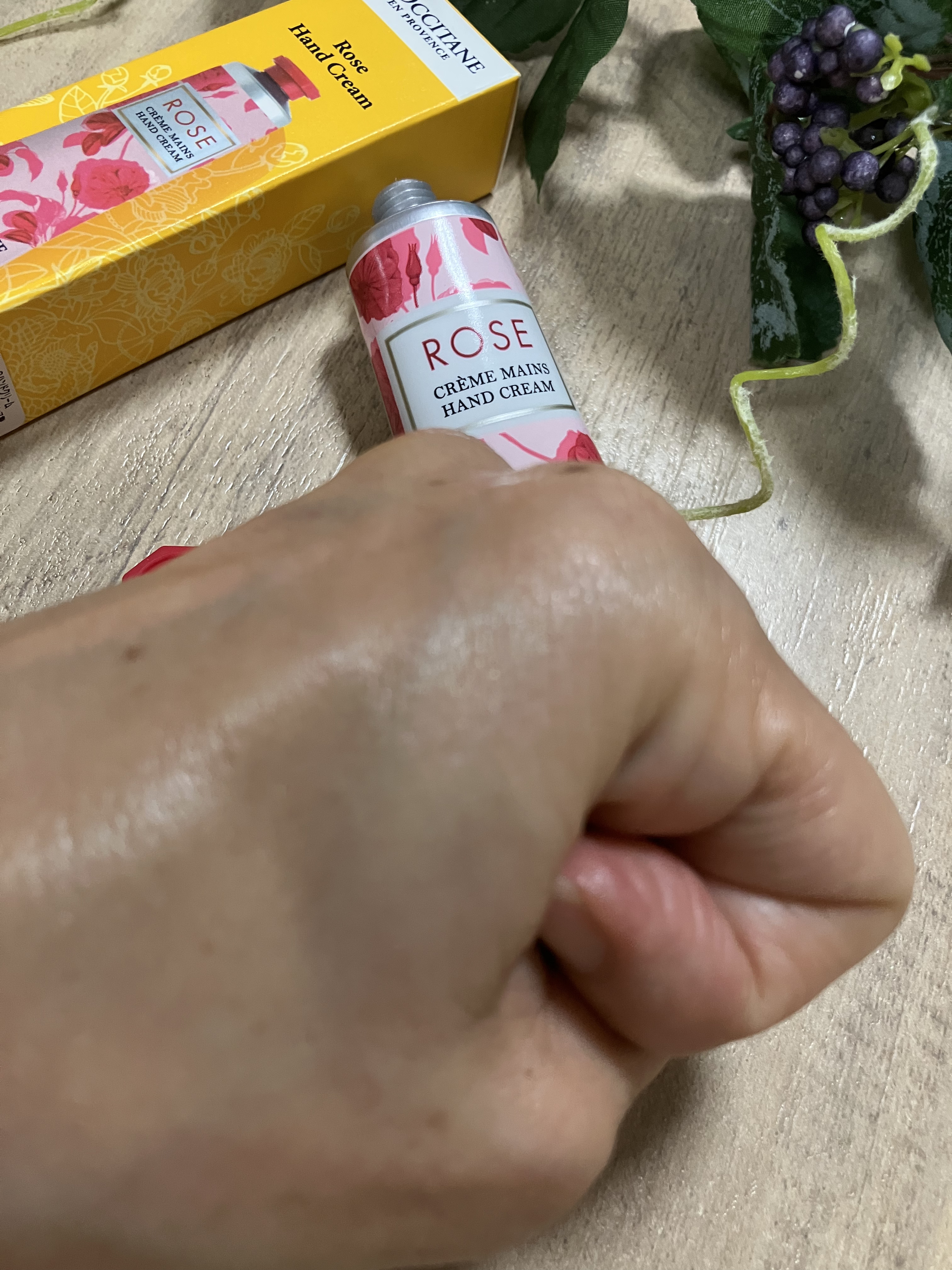 ローズ ハンドクリーム/L'OCCITANE/ハンドクリームを使ったクチコミ（3枚目）