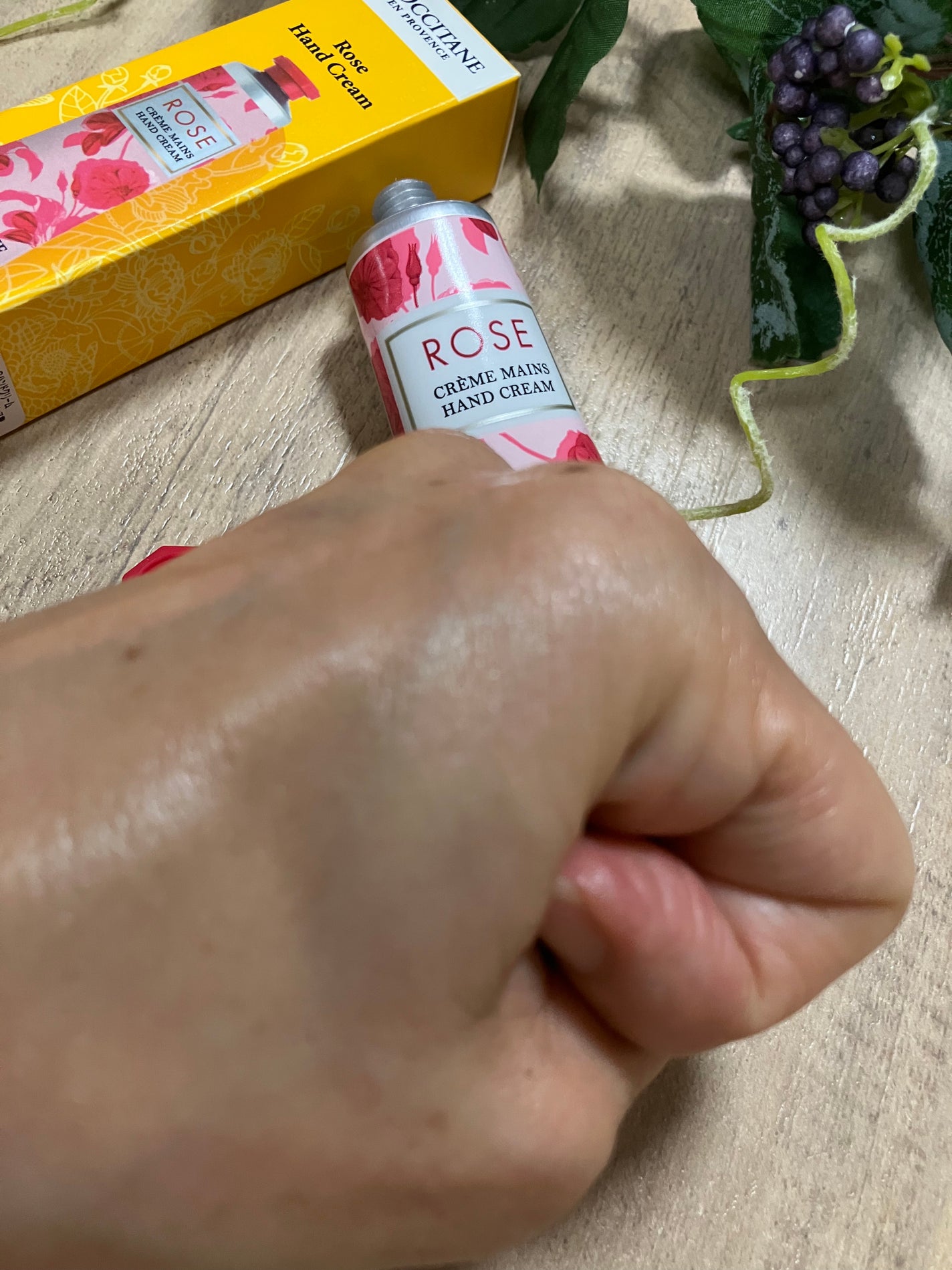 ローズ ハンドクリーム/L'OCCITANE/ハンドクリームを使ったクチコミ(3枚目)