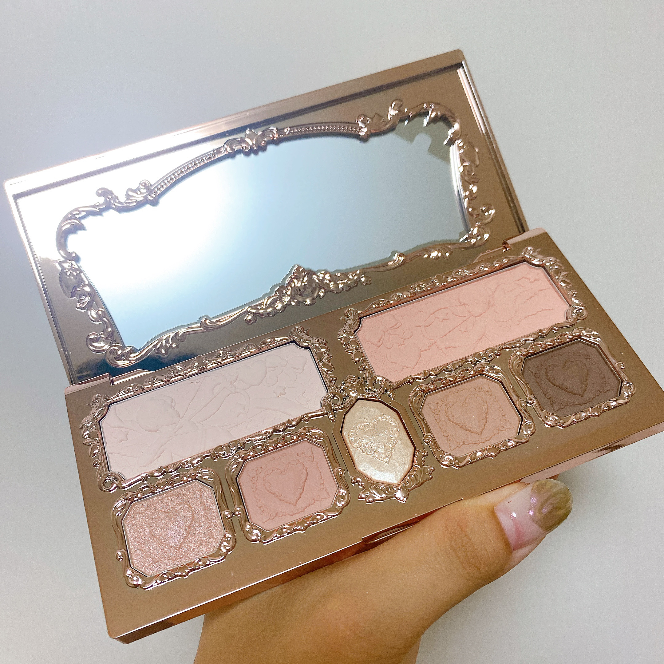 ストロベリーキューピッドコレクション メイクアップパレット 01 HoneyCanelé/FlowerKnows/アイシャドウパレットを使ったクチコミ（2枚目）