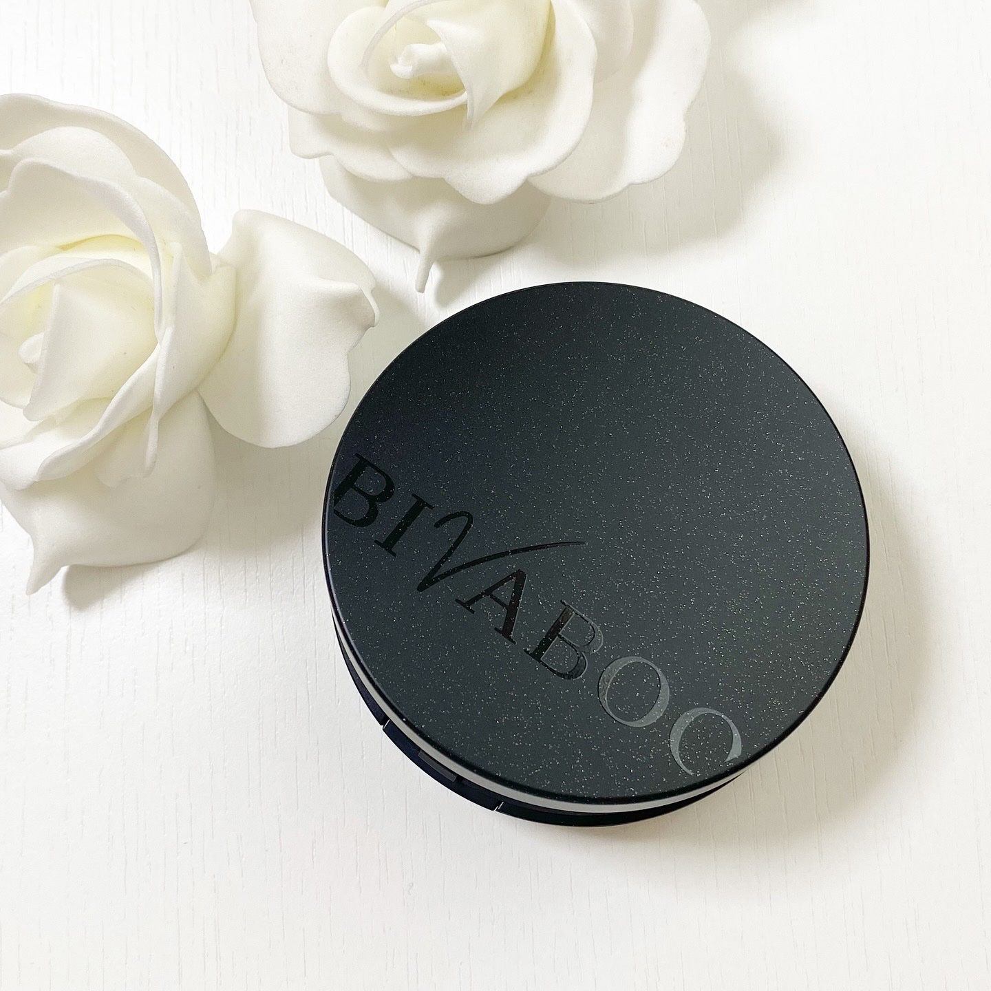 ベルベットジュエルクッション 10 ライト(ケース＋リフィル)/BIVABOO/クッションファンデーションを使ったクチコミ（1枚目）