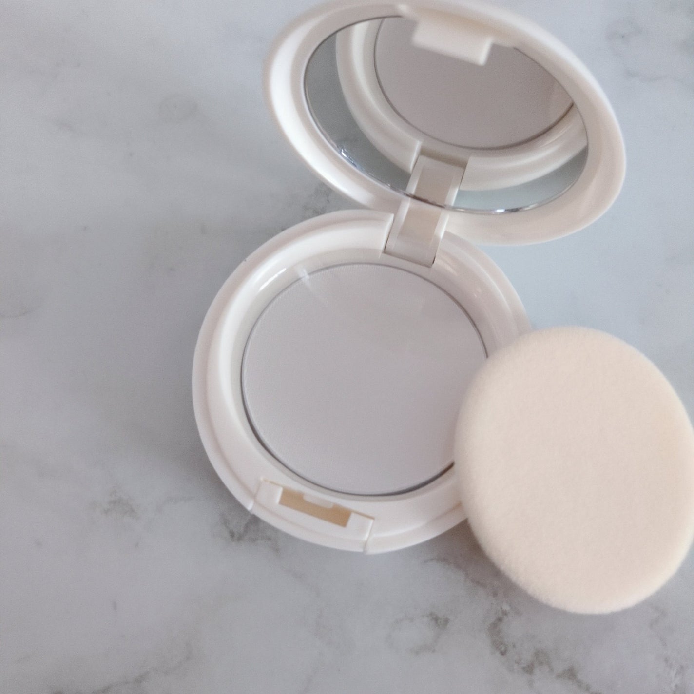 アクメディカ 薬用 フェイスパウダー クリア N/ナリスアップ/プレストパウダーを使ったクチコミ(2枚目)