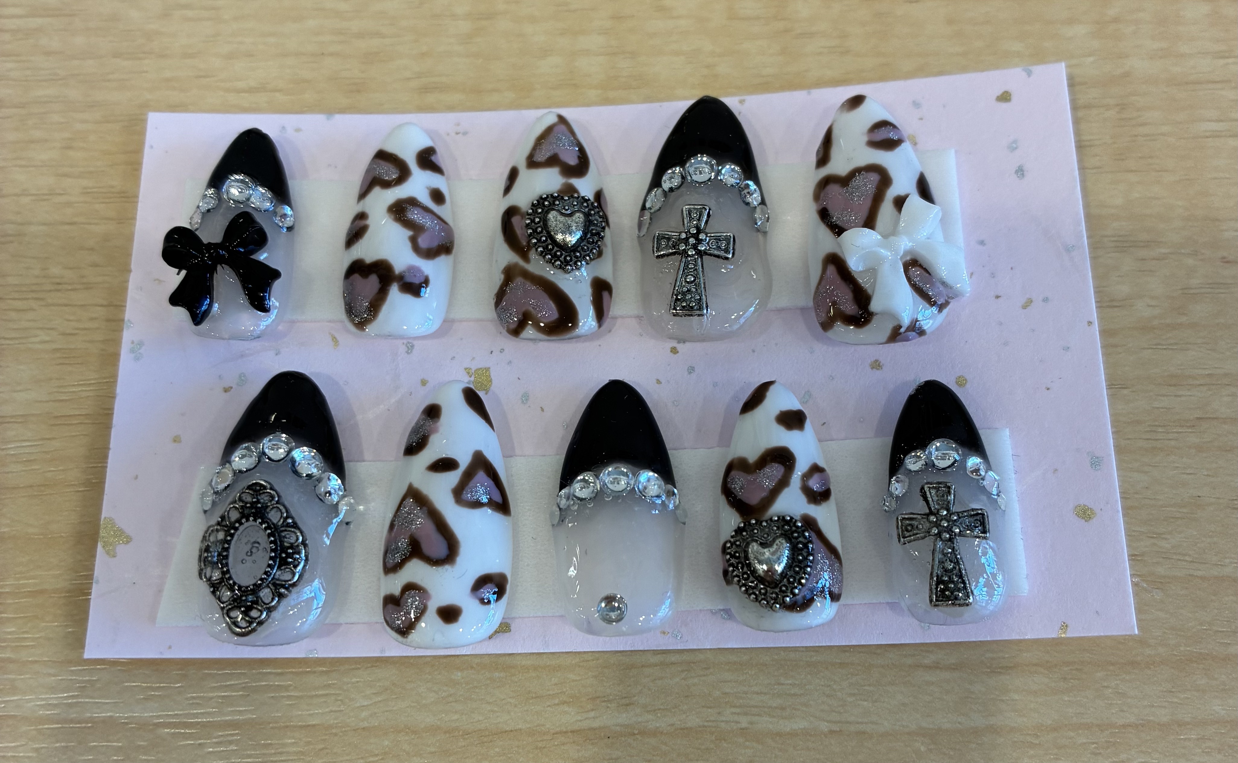 #秋冬ネイル,#豹柄ネイル,#ハートネイルのネイルデザイン