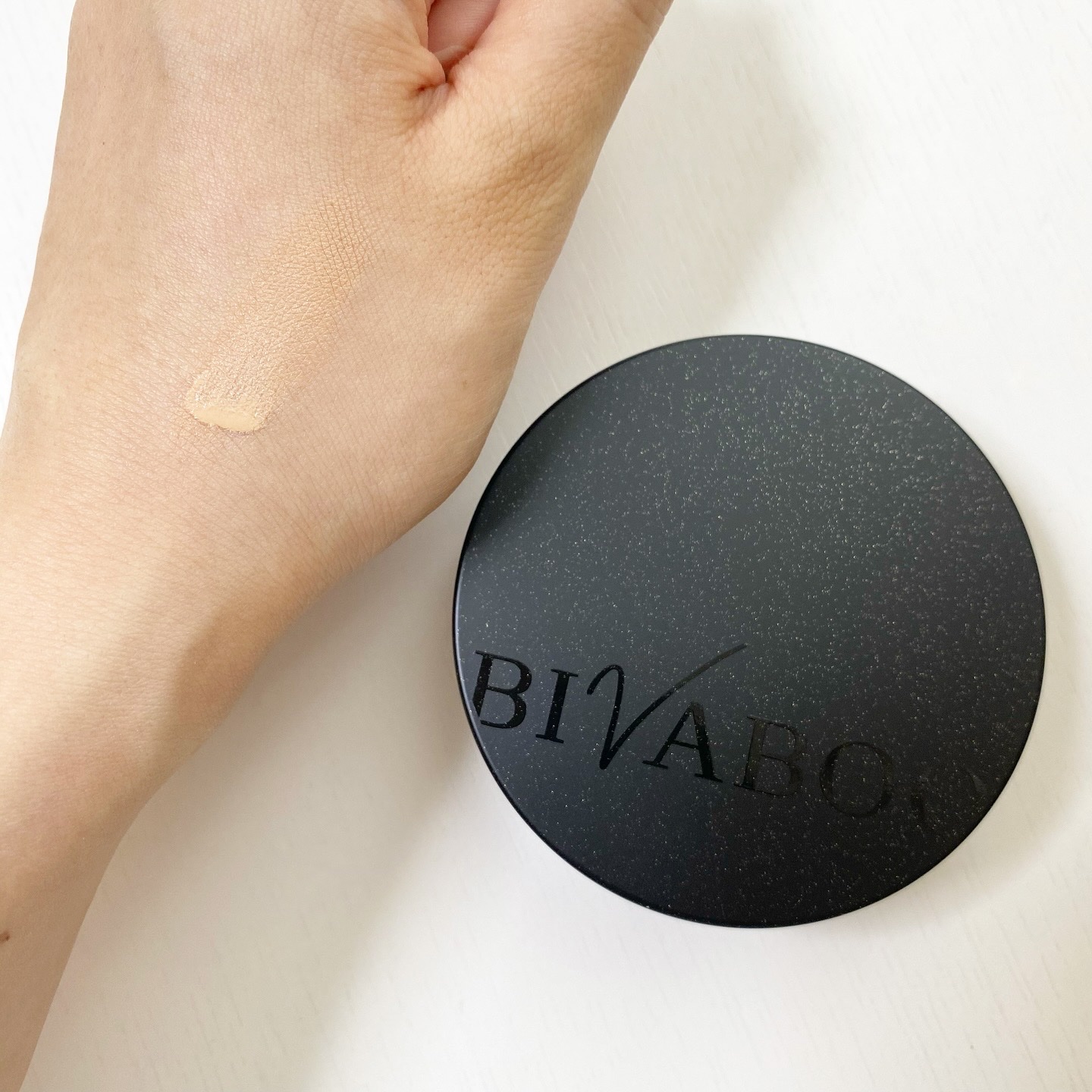 ベルベットジュエルクッション 10 ライト(ケース＋リフィル)/BIVABOO/クッションファンデーションを使ったクチコミ（3枚目）