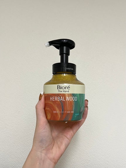 ビオレ ザ ハンド 薬用泡ハンドソープ 深くて温かみのあるハーバルウッドの香り 本体(280ml)/ビオレ/ハンドソープの画像