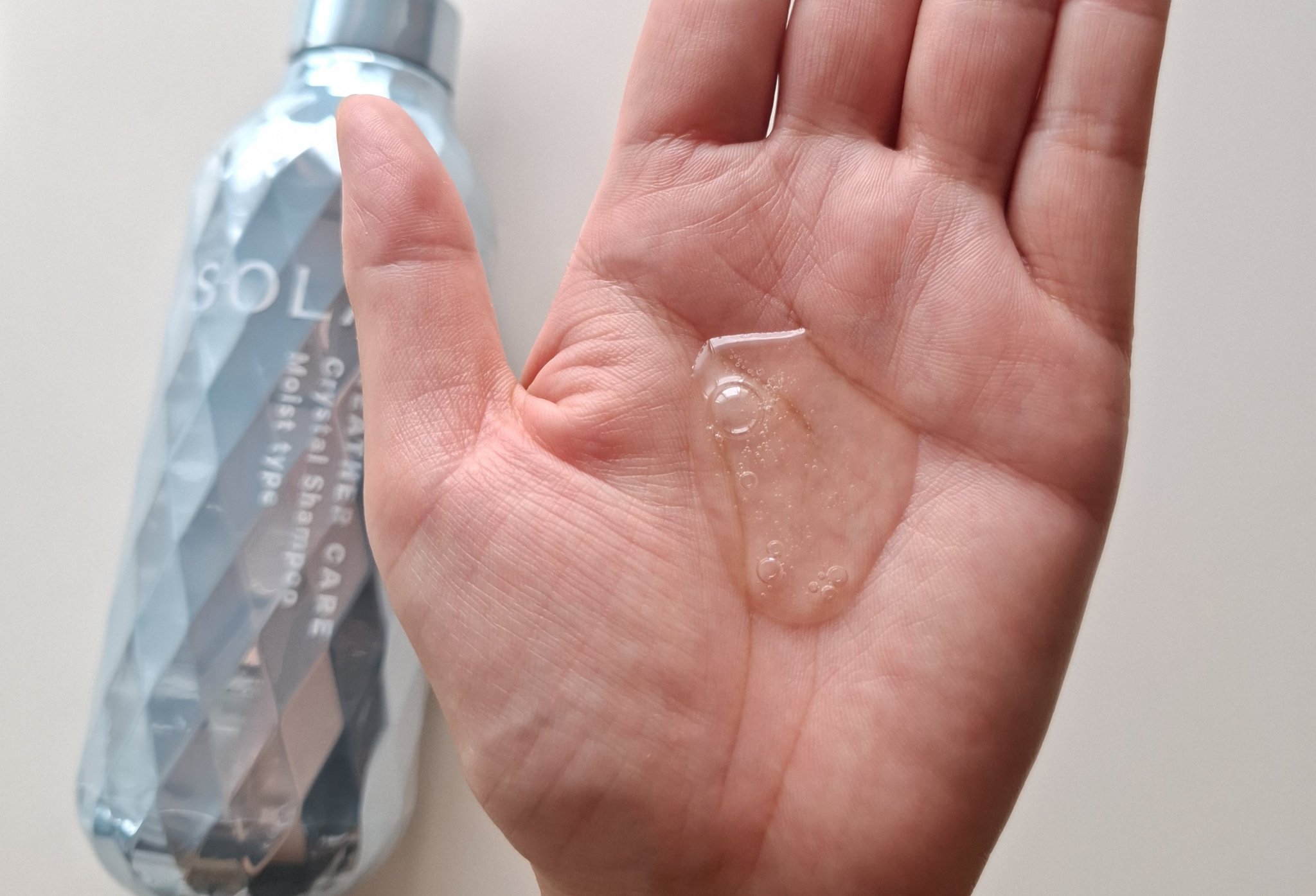 SOLA WEATHER CARE ソラ ウェザーケア クリスタル シャンプー/ヘアトリートメント モイストタイプのクチコミ「どんな天気のときも、晴れツヤな印象の髪へ導くというウェザーケアブランド

【SOLA WEAT.....」（2枚目）