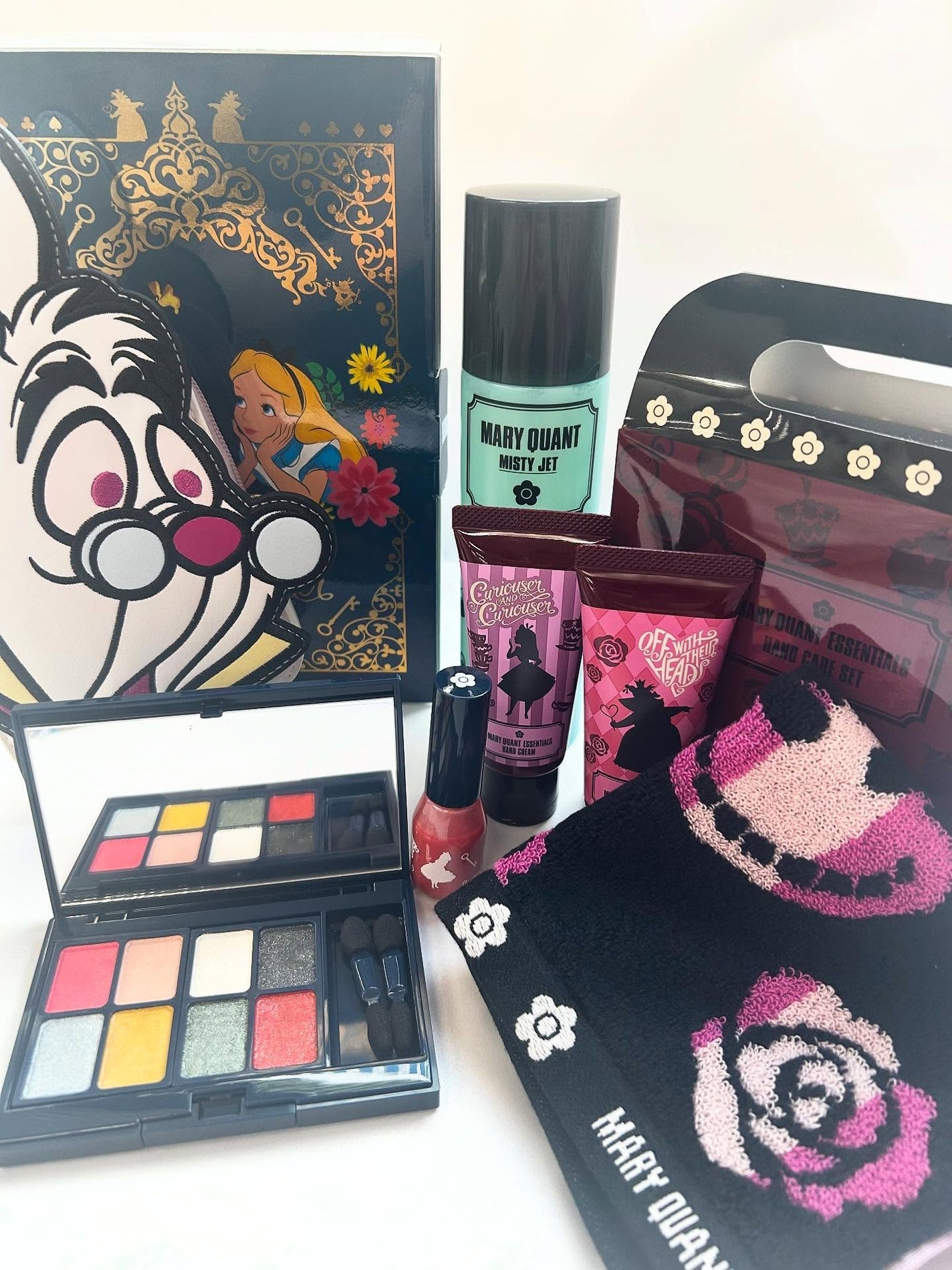 美的 on LIPS 「マリークワントのクリスマスコフレ第2弾の情報が届きました!🎄..」(1枚目)