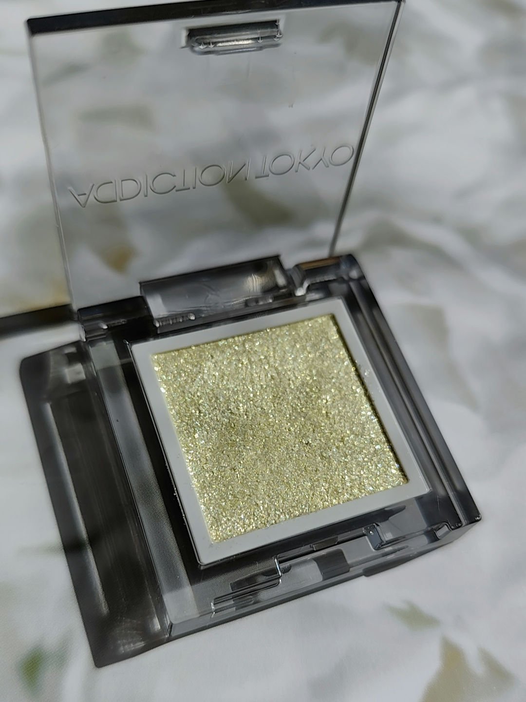 アディクション ザ シングル アイシャドウ スパークル/ADDICTION/単色アイシャドウを使ったクチコミ（3枚目）