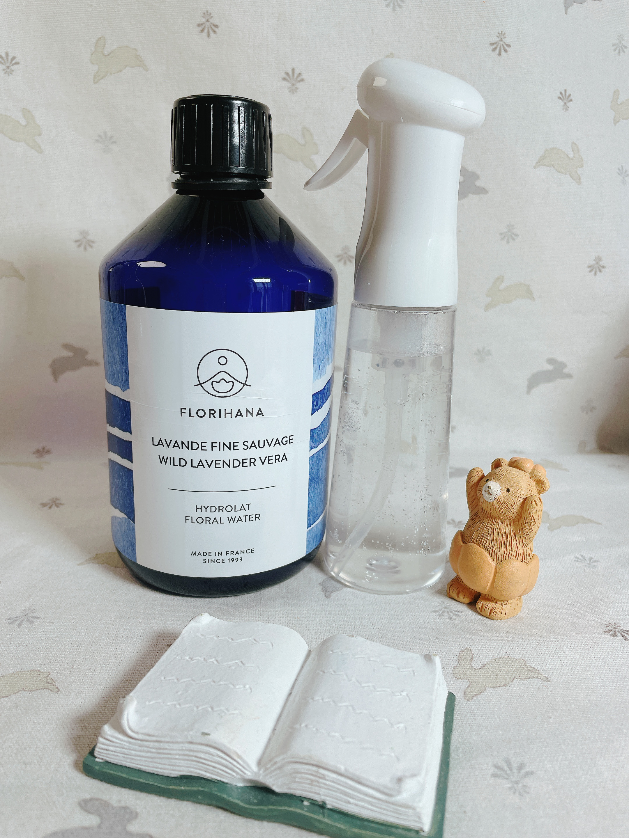 長年使用しているフローラルウォーター(ハイドロゾル)🪻💜

スプレー容器に移し替えて気が向いたらシュッしています🥰

韓国コスメに沼ってからもこの習慣は変わらず🤭

#フロリハナ