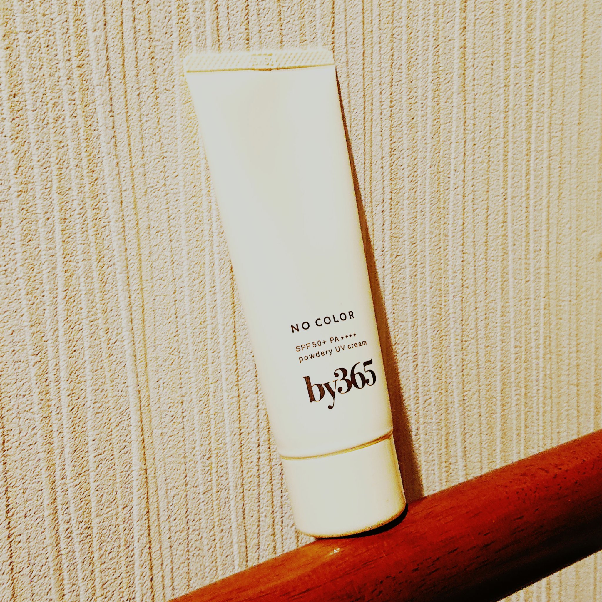 【使った商品】ナリスアップby365 パウダリーUVクリーム
【商品の特徴】SPF50+・PA++++ 塗ったことを忘れるくらいさらさらな新感覚パウダリーUVクリーム ぽてっとした水感、べたつかずさらっとした仕上がりのテクスチャー ウォータ