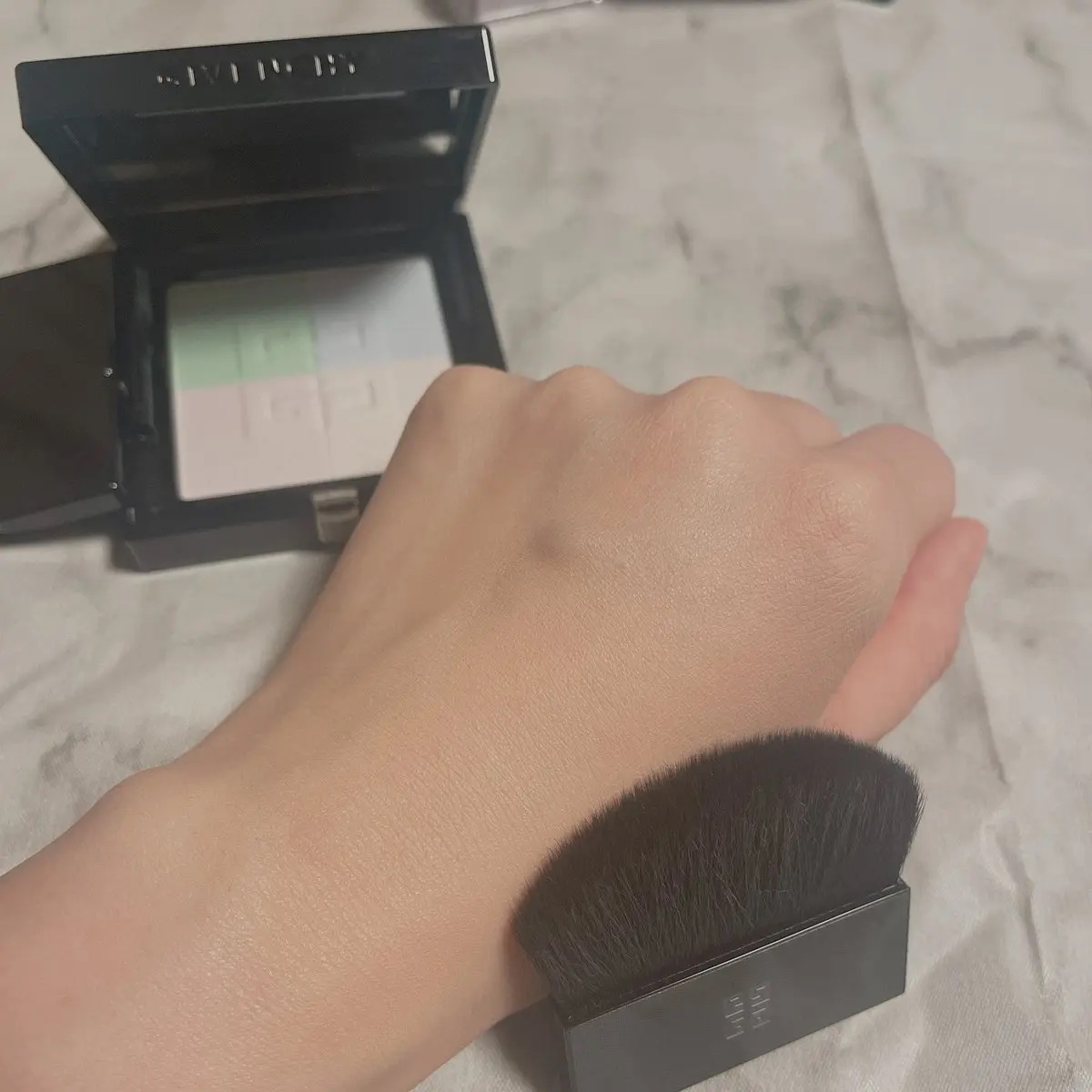 プリズム・リーブル/GIVENCHY/ルースパウダーを使ったクチコミ（2枚目）