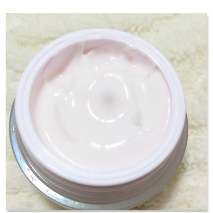 DEW タンタンコンクドロップαのクチコミ「フェイスラインまでググッと瞬感密着!
美しく弾むようなハリ肌へ♡
#DEW
#タンタンコンクド.....」(2枚目)