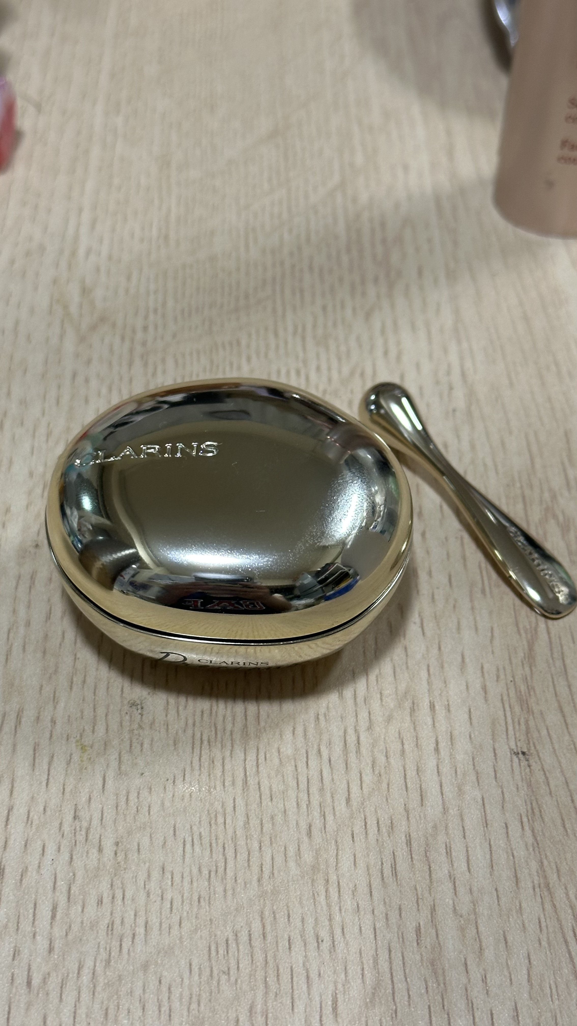 CLARINS クラランスプレシャス ラ クレーム ユーのクチコミ「クラランスプレシャスシリーズで目元用美容クリーム「クラランスプレシャス ラ クレーム ユー」
.....」（1枚目）