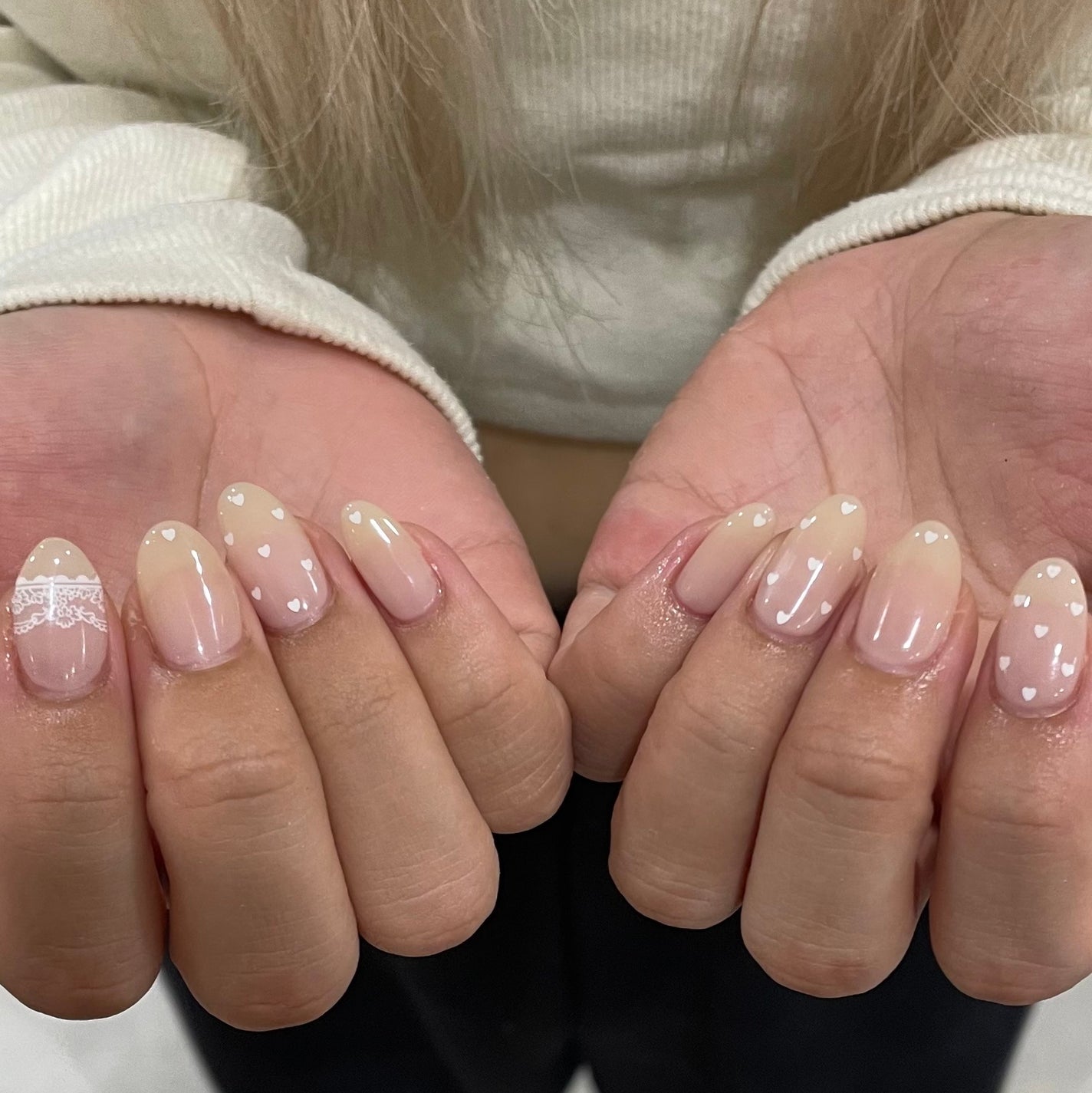 𐔌՞ . .՞ 𐦯 on LIPS 「🤍🌙*:゚いいね、保存嬉しいです🎶#ネイル#ジェルネイル#垢..」(1枚目)