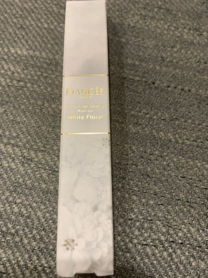 パルファンドトワレ ロールオン ホワイトフローラル/フィアンセ/香水(レディース)を使ったクチコミ(1枚目)