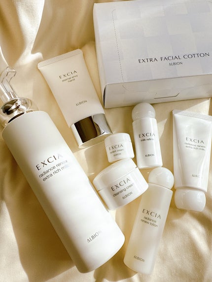 ALBION エクシア エターナル エンヴィ ハンドのクチコミ「引き取ってきました、エクシアのキットとハンドクリーム🤍🤍
エクシアのキットはいつも予約が始ま.....」(1枚目)