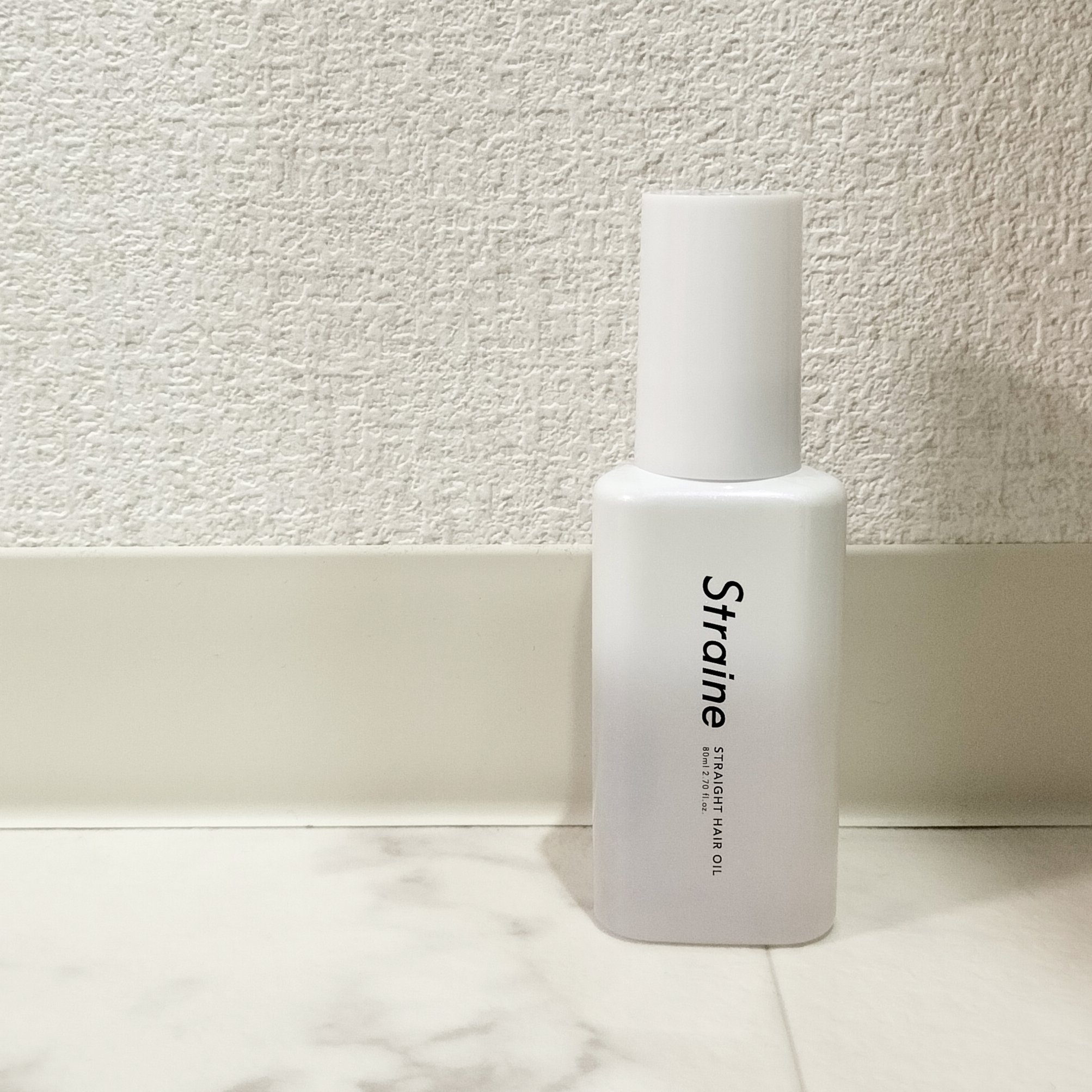 少し重めのテクスチャーですが、タオルドライ後の髪に残っている水分といい感じになじんでくれます。
なじませた後ドライヤーで乾かすとすとんとまとまる感じがしました。
乾いた髪に使うなら少しずつ使った方がよさそう。

華やかなホワイトブロッサムの