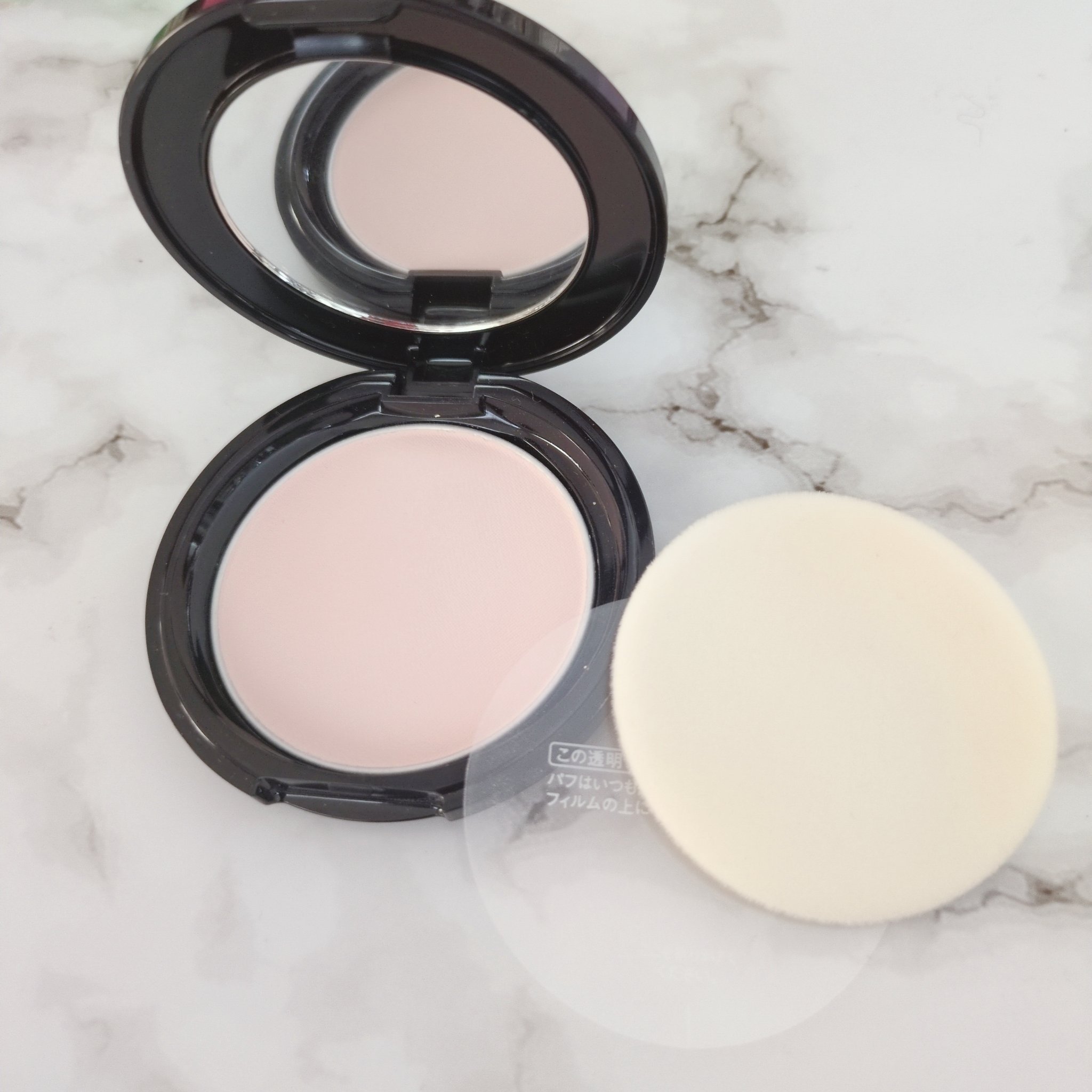 グレイシィ プレストパウダーのクチコミ「【使った商品】
グレイシィ　プレストパウダー

【商品の特徴】
小じわ・毛穴をカバーし透明肌へ.....」（2枚目）