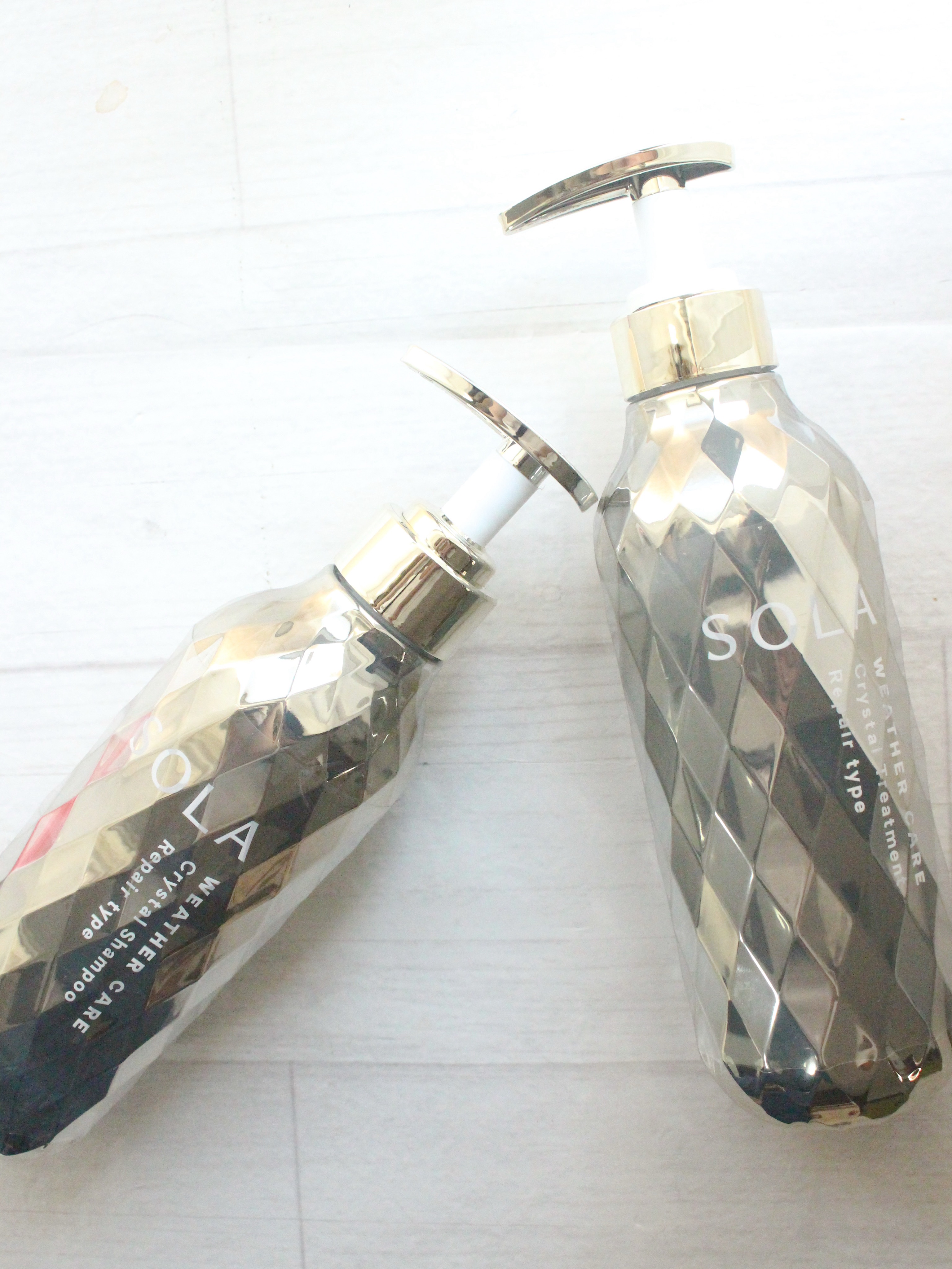 .
SOLA WEATHER CARE
『クリスタル シャンプー ヘアトリートメント リペアタイプ』

天候による髪の悩みに着目したシャンプートリートメントです‎🤍

キラキラのパッケージが目を引き気分も上がります🎶

パケ買いしたくな