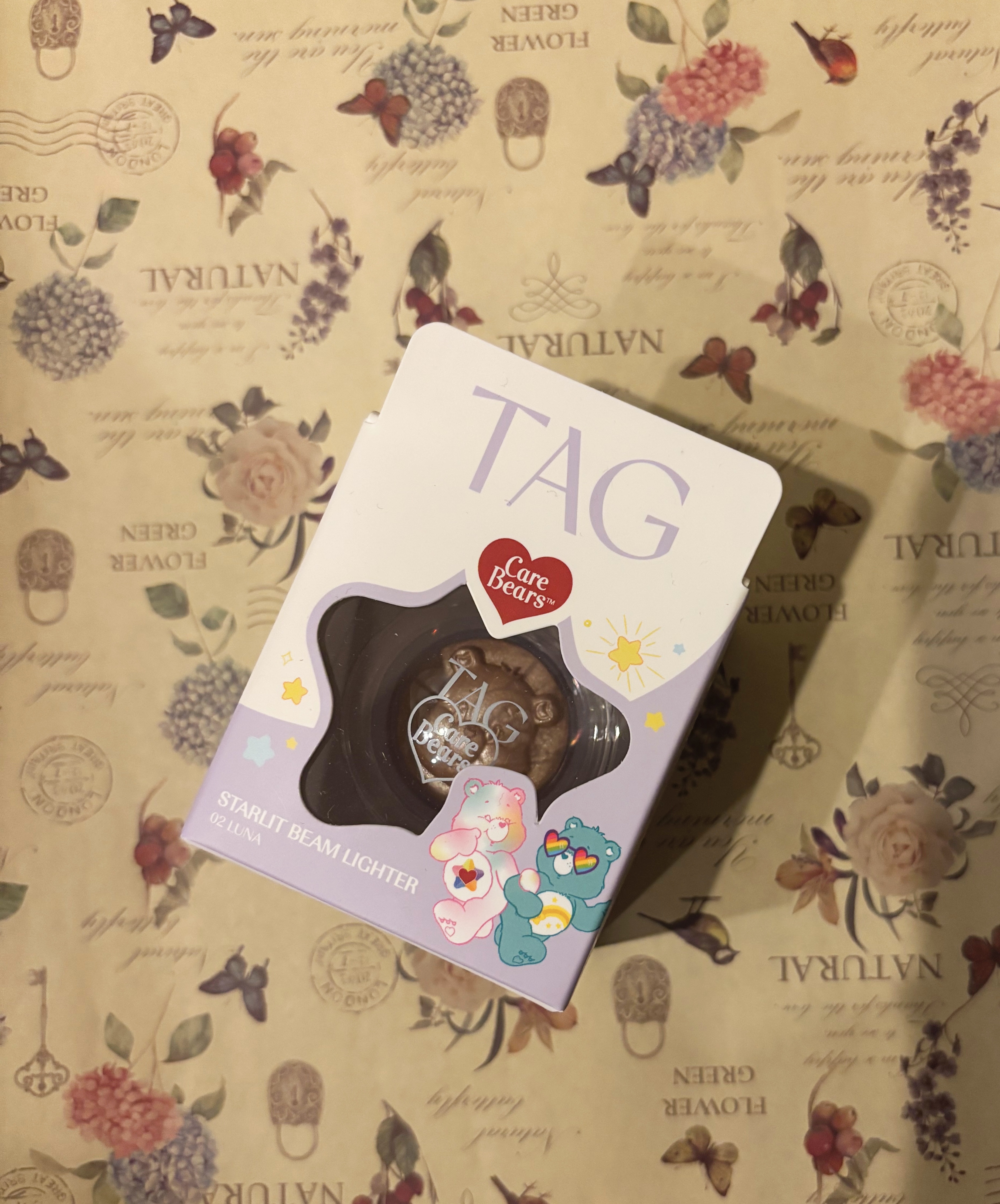 TAG スターリットビームライター

5D立体の星の光

シマー、グリッターで肌に乗せた瞬間から上品に輝く
控えな発色だから普段使いがしやすいです！

発売前からバズってたケアベアコラボが日本でついに発売開始🙌🏻✨

・ケアベアが立体的