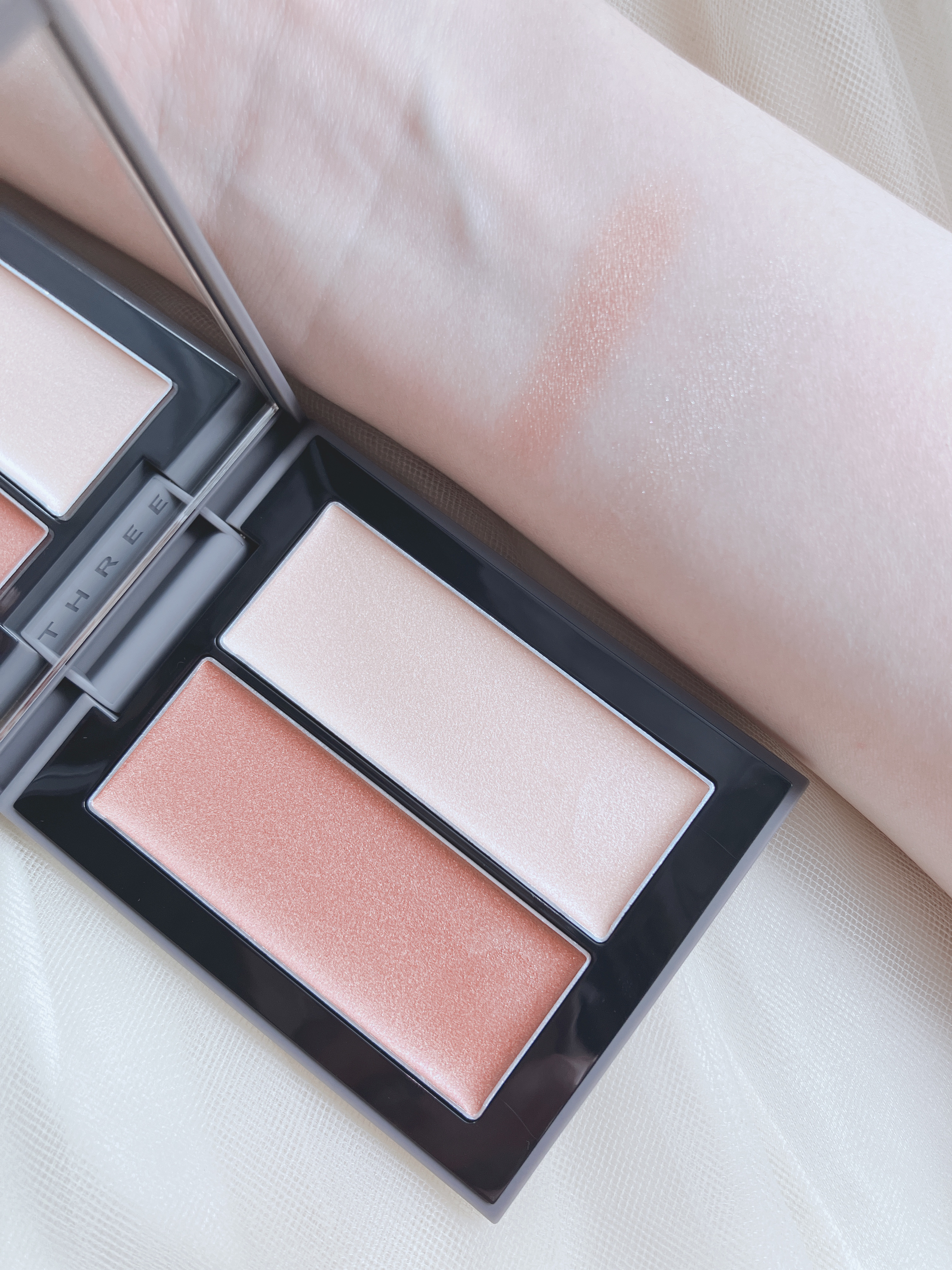 THREE シマリング グロー デュオ R/THREE/クリームハイライトを使ったクチコミ（2枚目）