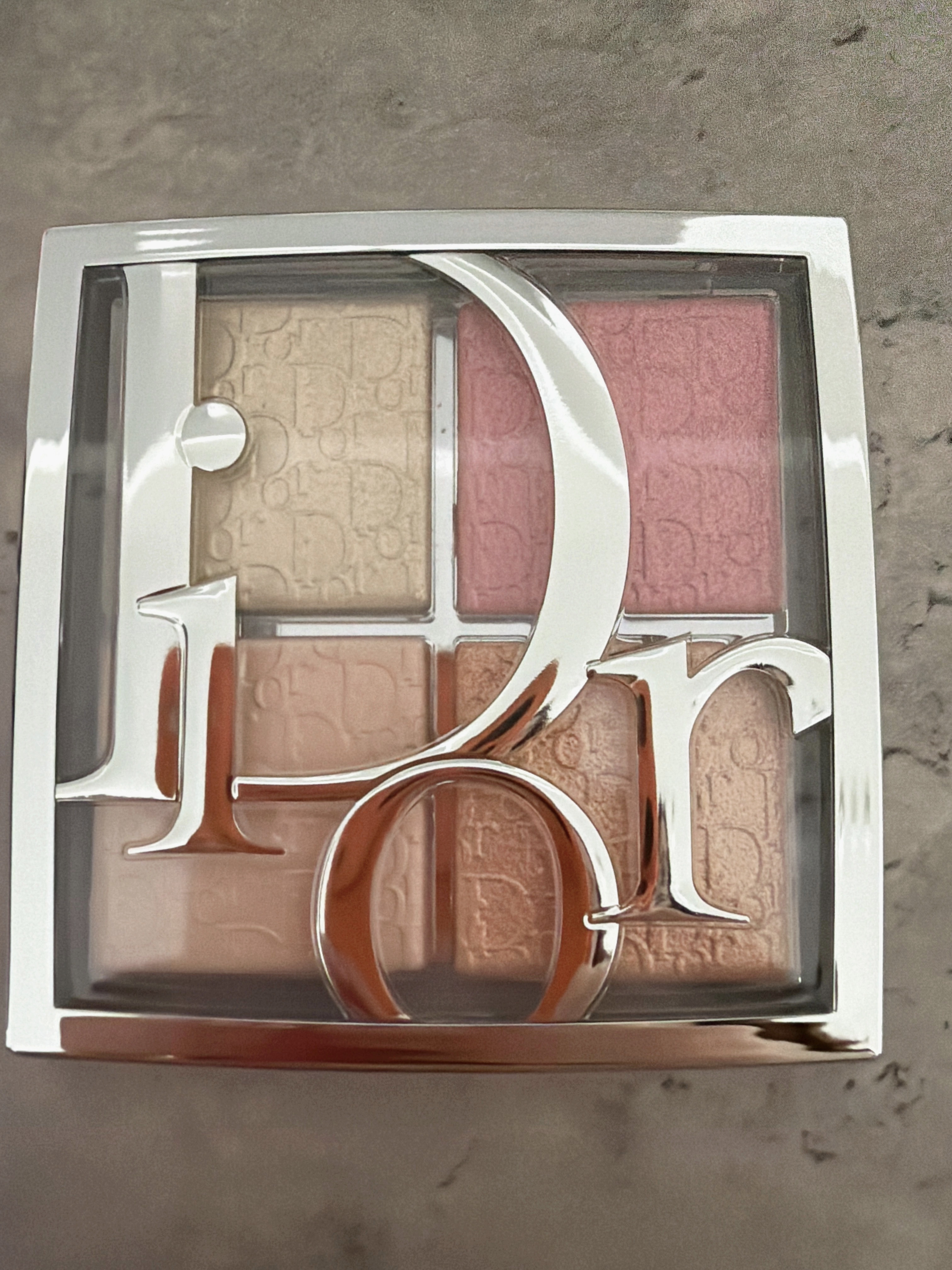 ディオール バックステージ フェイス グロウ パレット/Dior/ハイライトを使ったクチコミ（3枚目）