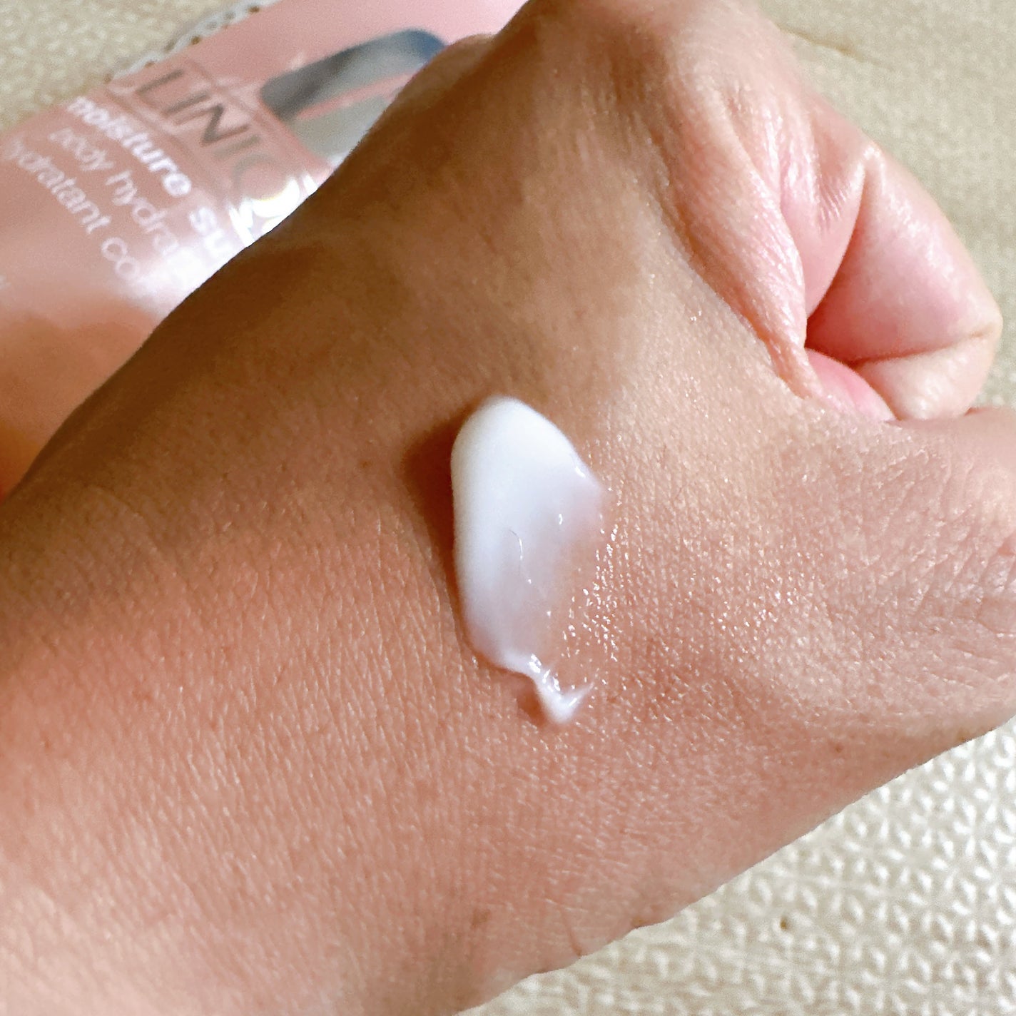 モイスチャー サージ ボディ ハイドレーター/CLINIQUE/ボディミルクを使ったクチコミ(4枚目)