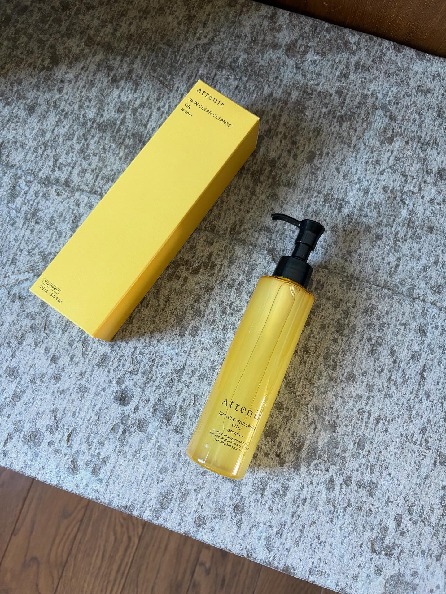 #PR #アテニア

アテニア　スキンクリア クレンズ オイル　リフレシングシトラスの香り

クレンジングでくすみ＊1ケア。
「肌ステイン」＊2にアプローチし、肌の透明感を引き出す特徴がある美容クレンジングオイルです。

上品でみずみずしい